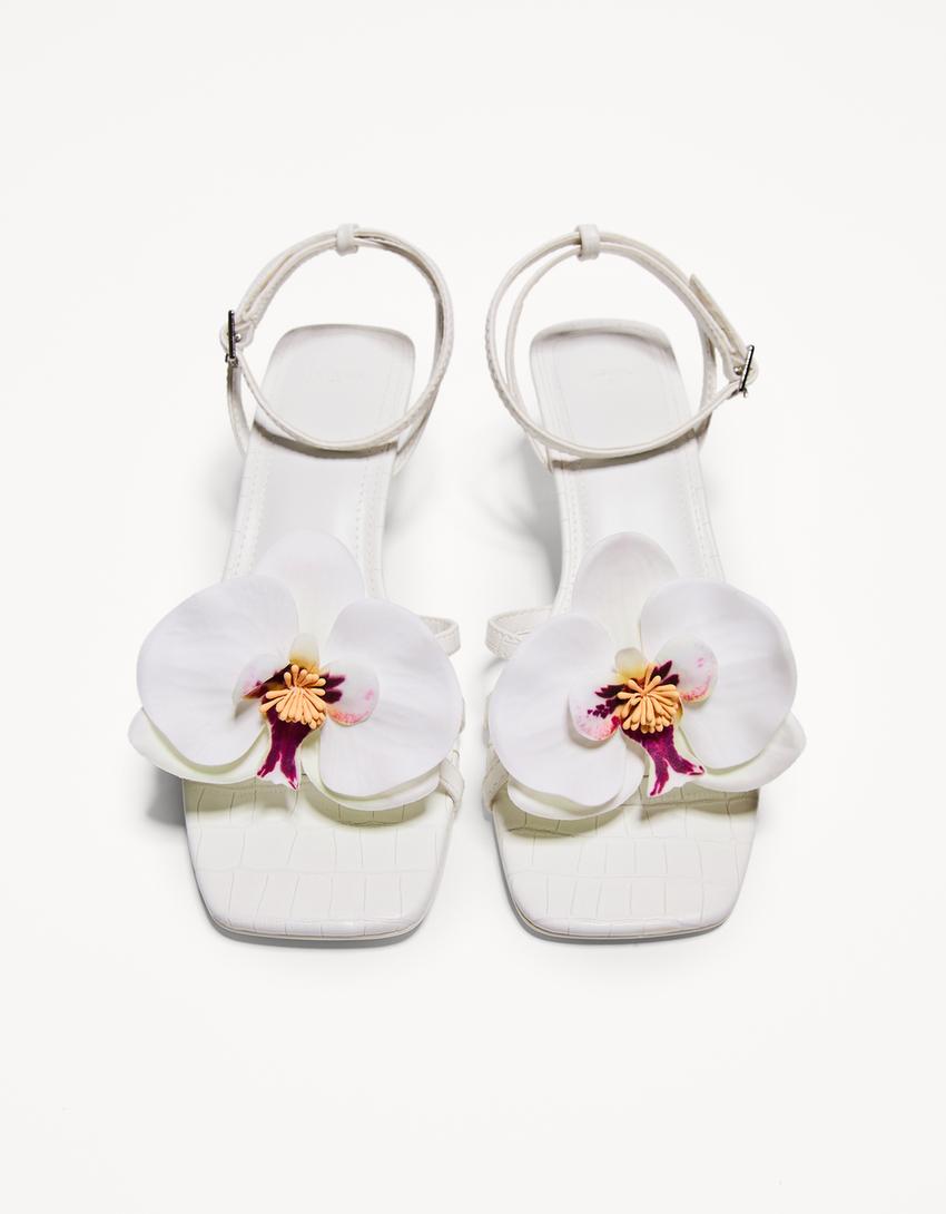 Kitten heel sandals with floral detail-WHITE-3