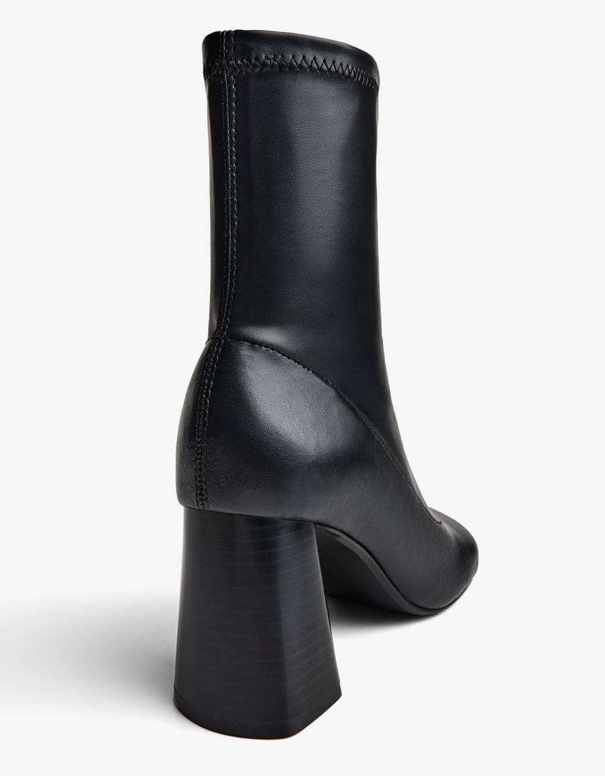Botine cu toc lat-Negru