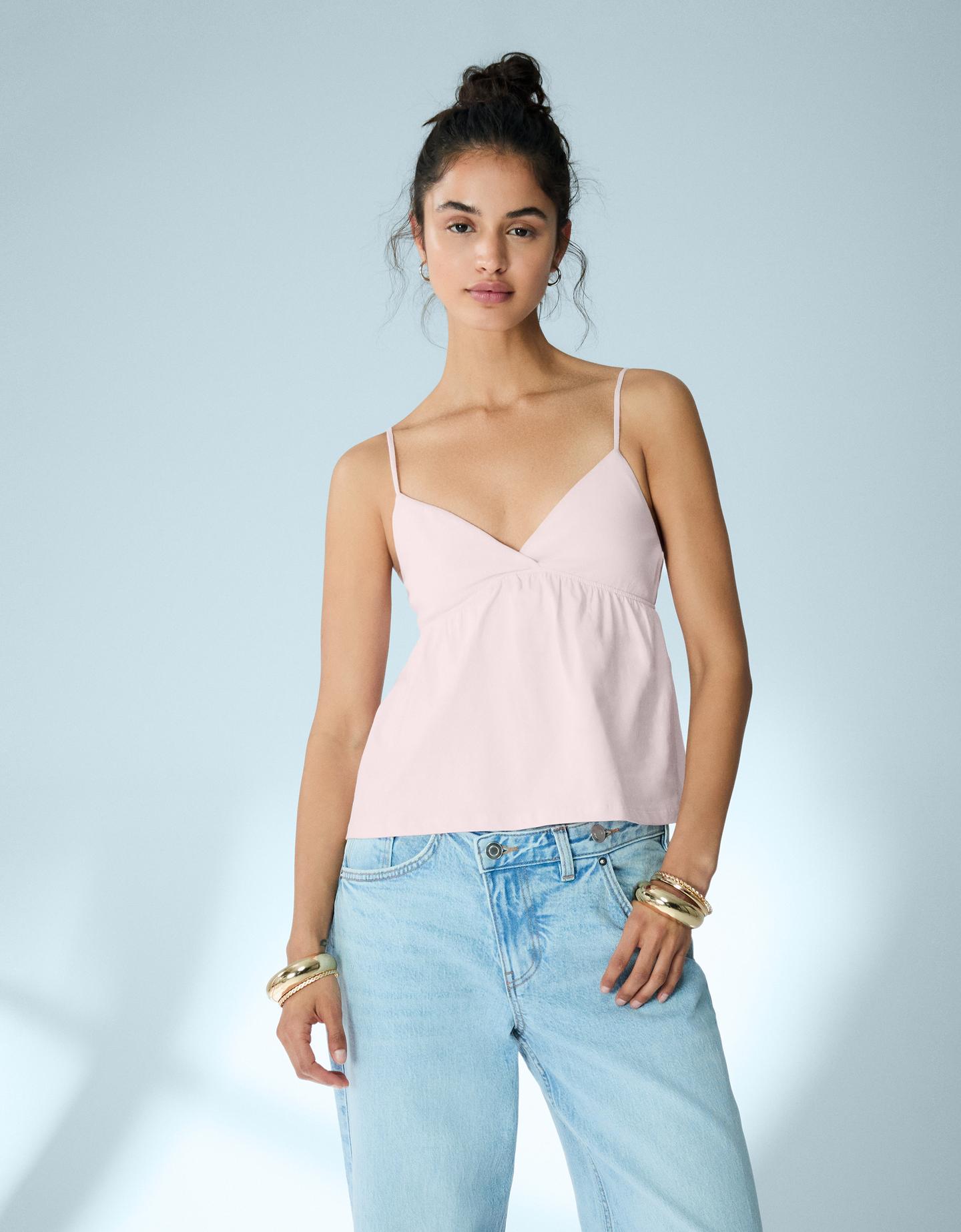 Bershka top na ramiączkach z baskinką różowy
