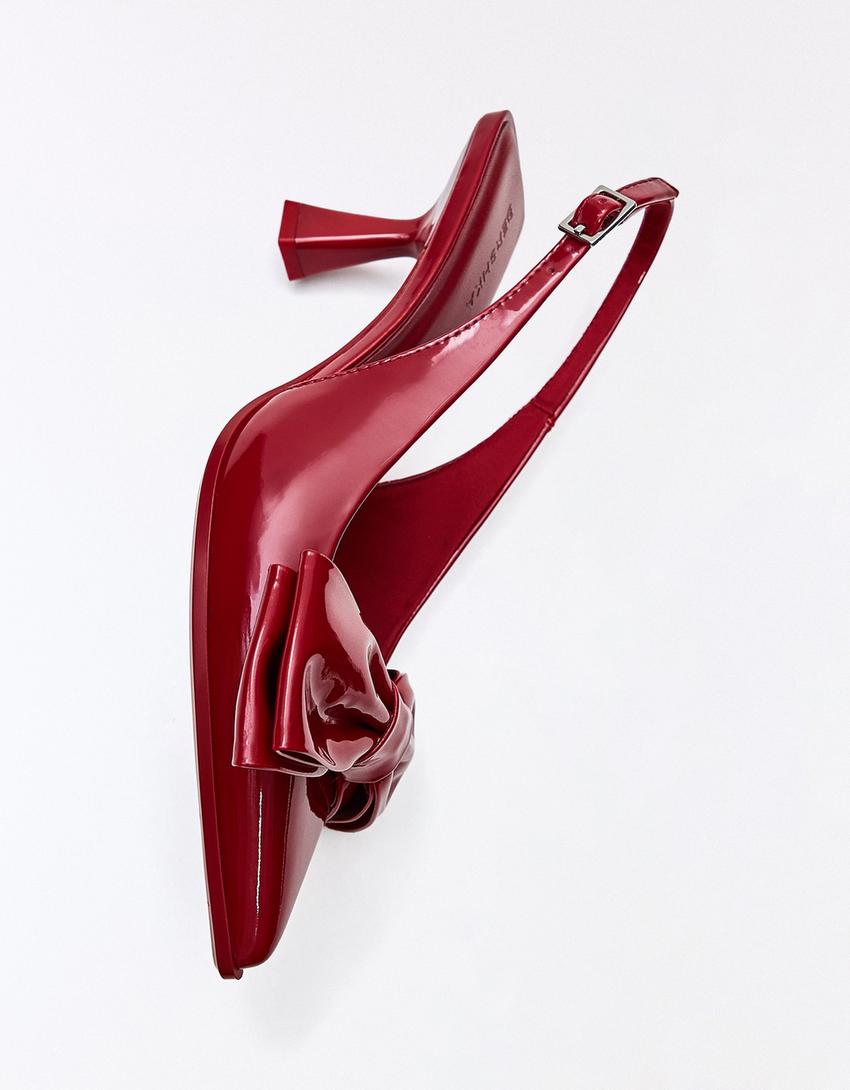 Schoen met kitten heel en strik-Rood