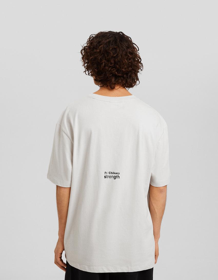 تيشرت بقصّة مربعة وأكمام قصيرة وطبعة-رمادي-1