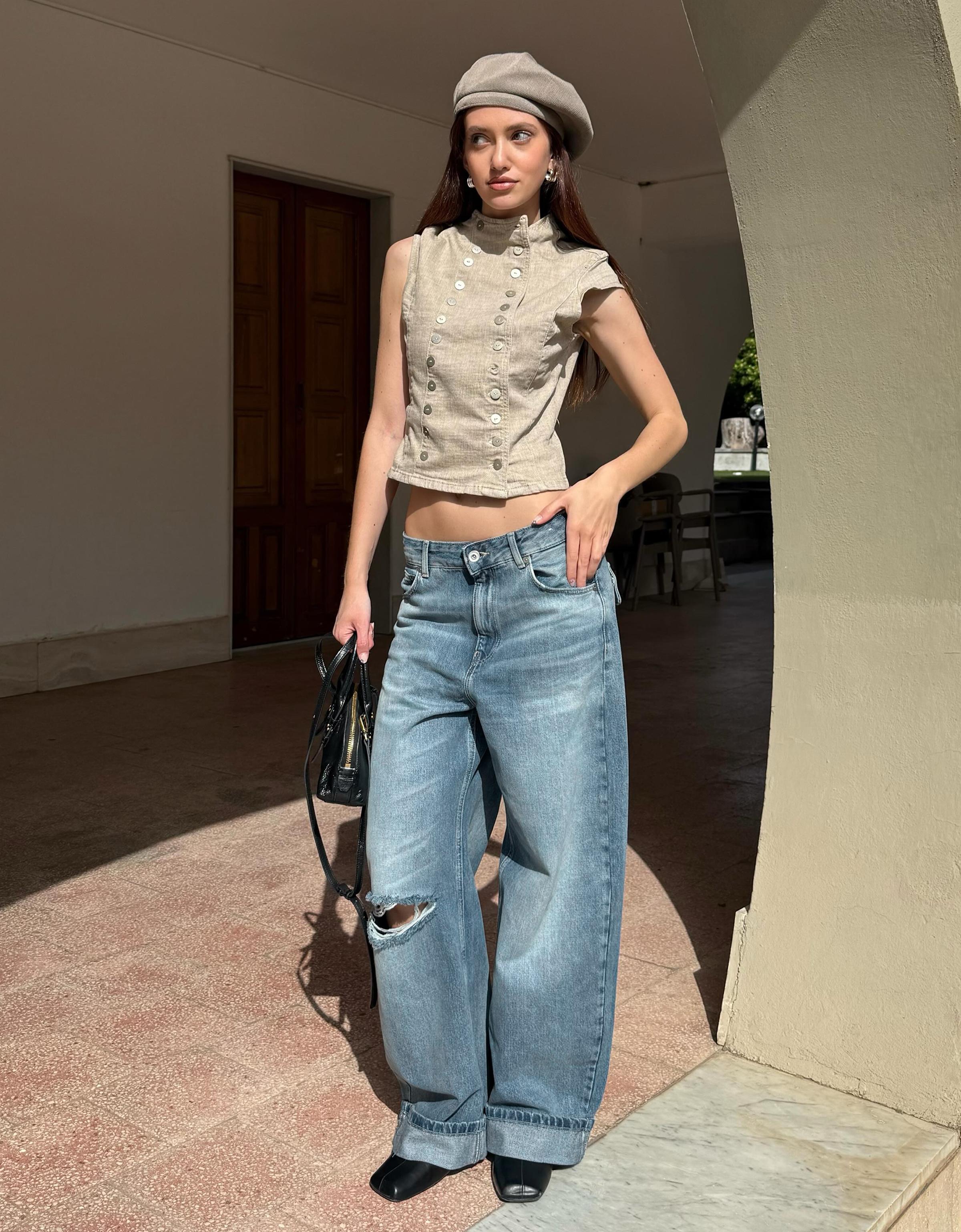 Ripped balloon fit jeans with back buckle — Light blue