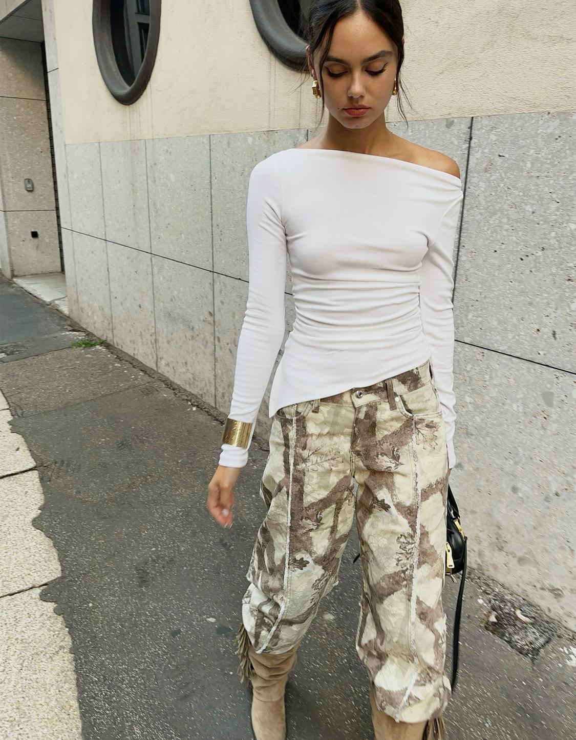 Long sleeve asymmetric T-shirt