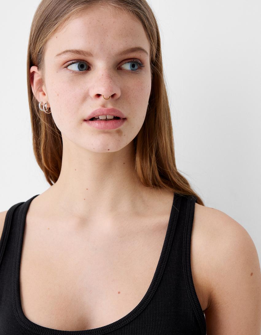 Strappy crop top-Black-5