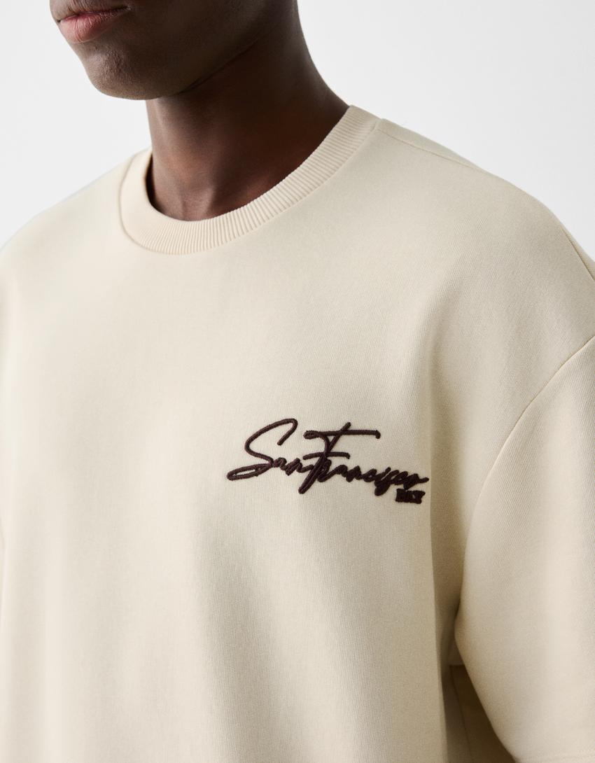 تيشرت ناعم بتطريز وبأكمام قصيرة-جملي-5