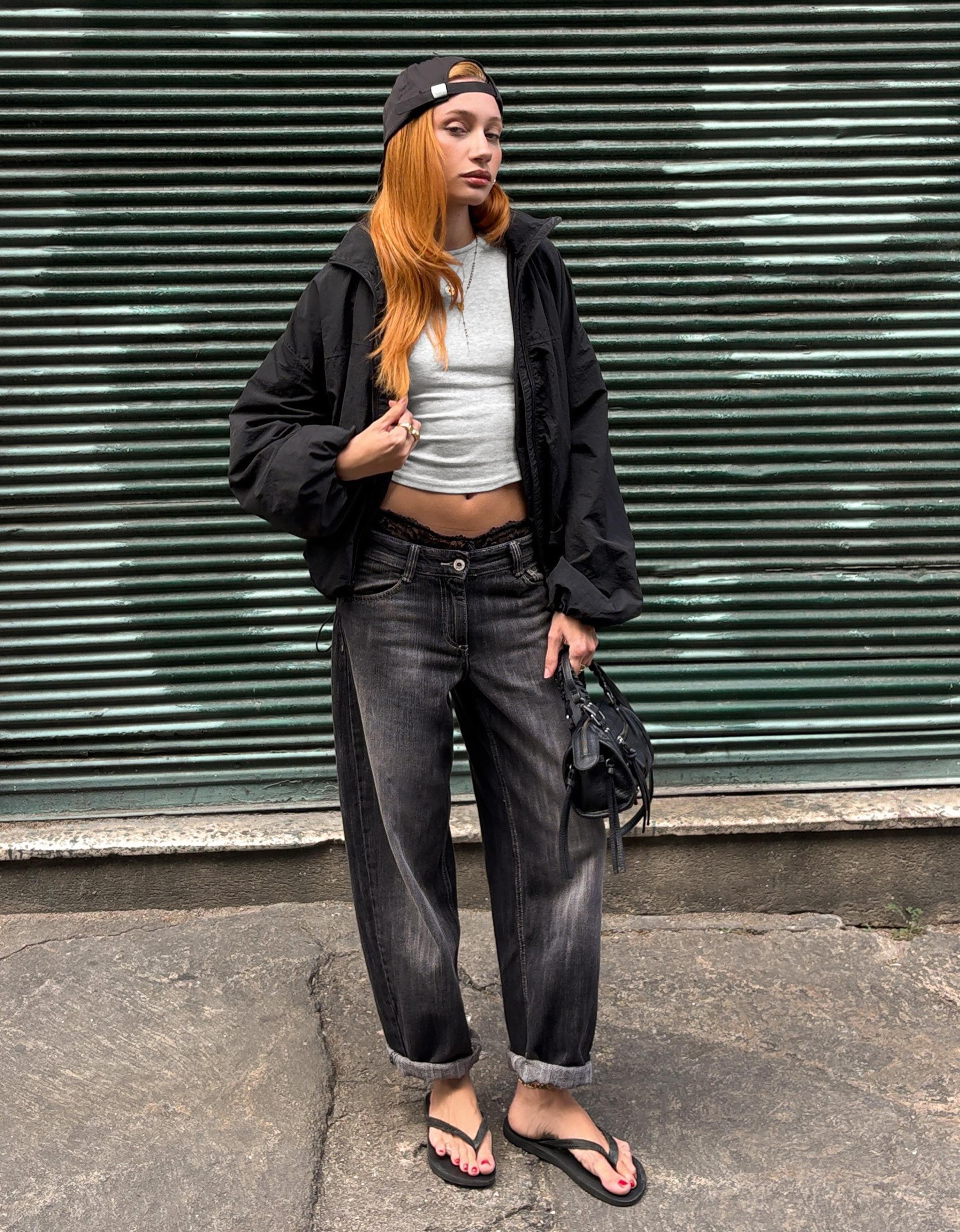 Low-rise baggy barrel jeans