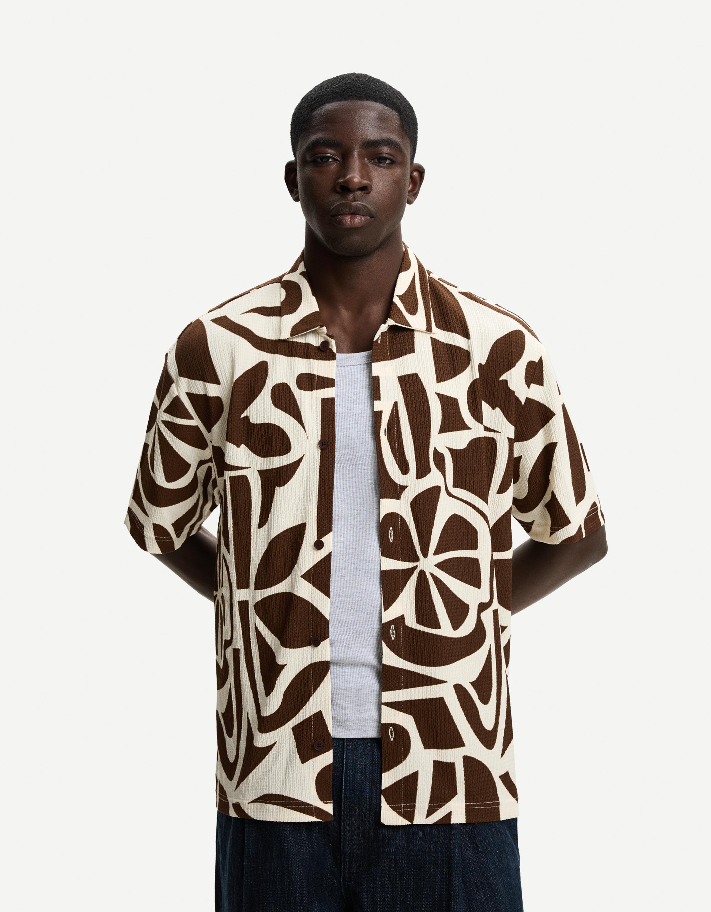 Bershka Plisseehemd Mit Kurzen Ärmeln Und Print Herren M Rohweiß
