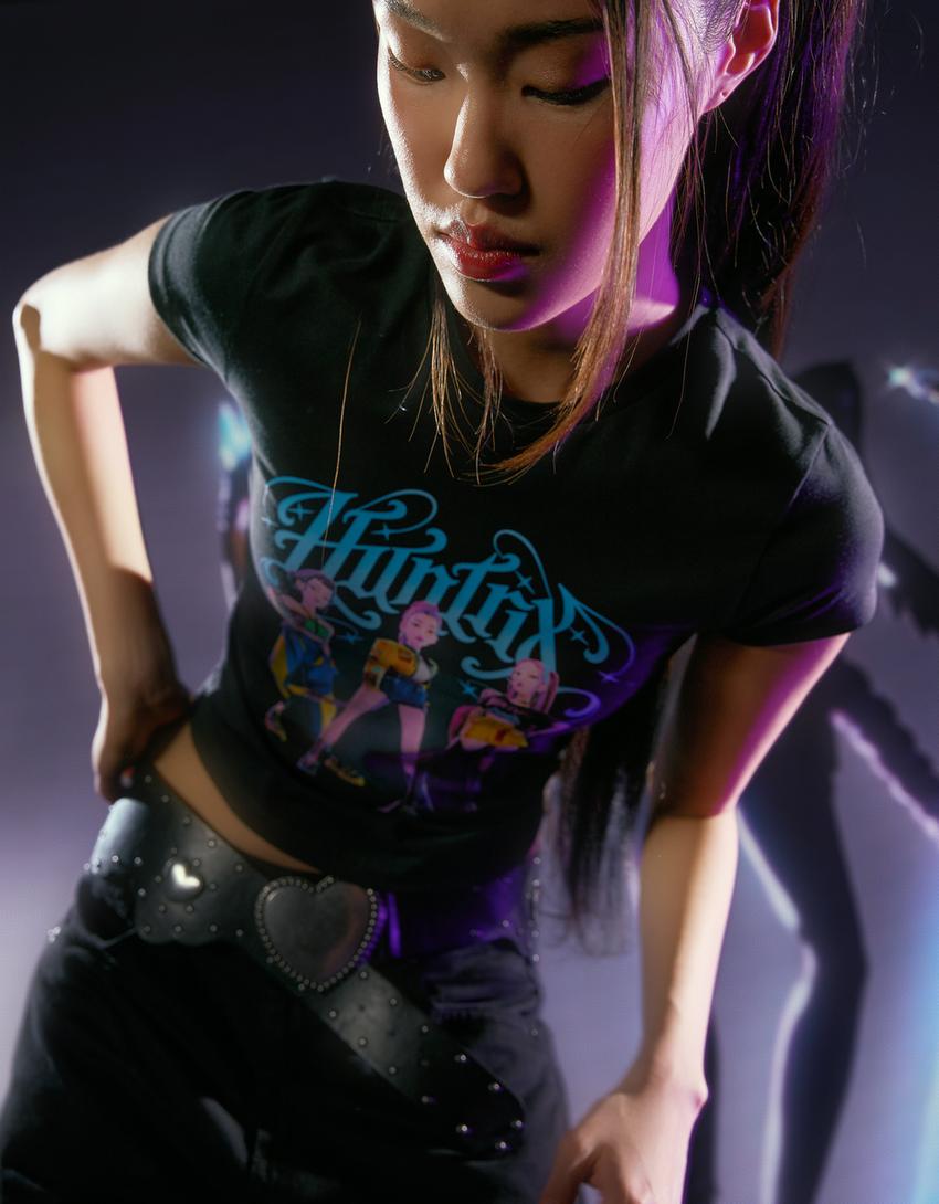 Camiseta KPop Demon Hunters Huntr/x manga corta print-Gris