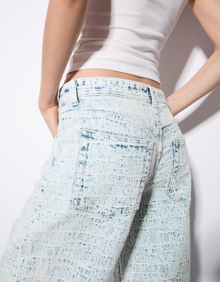 Csípőfazonú, texturált zsakárd boyfriend farmernadrág-Halványkék