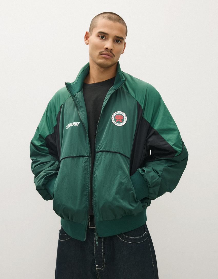 Nylonjacke mit Grafikprint-Grün