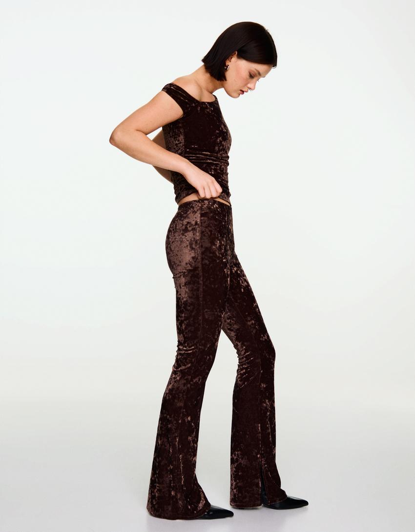 Asymmetrisches Shirt in Samtoptik-Camel