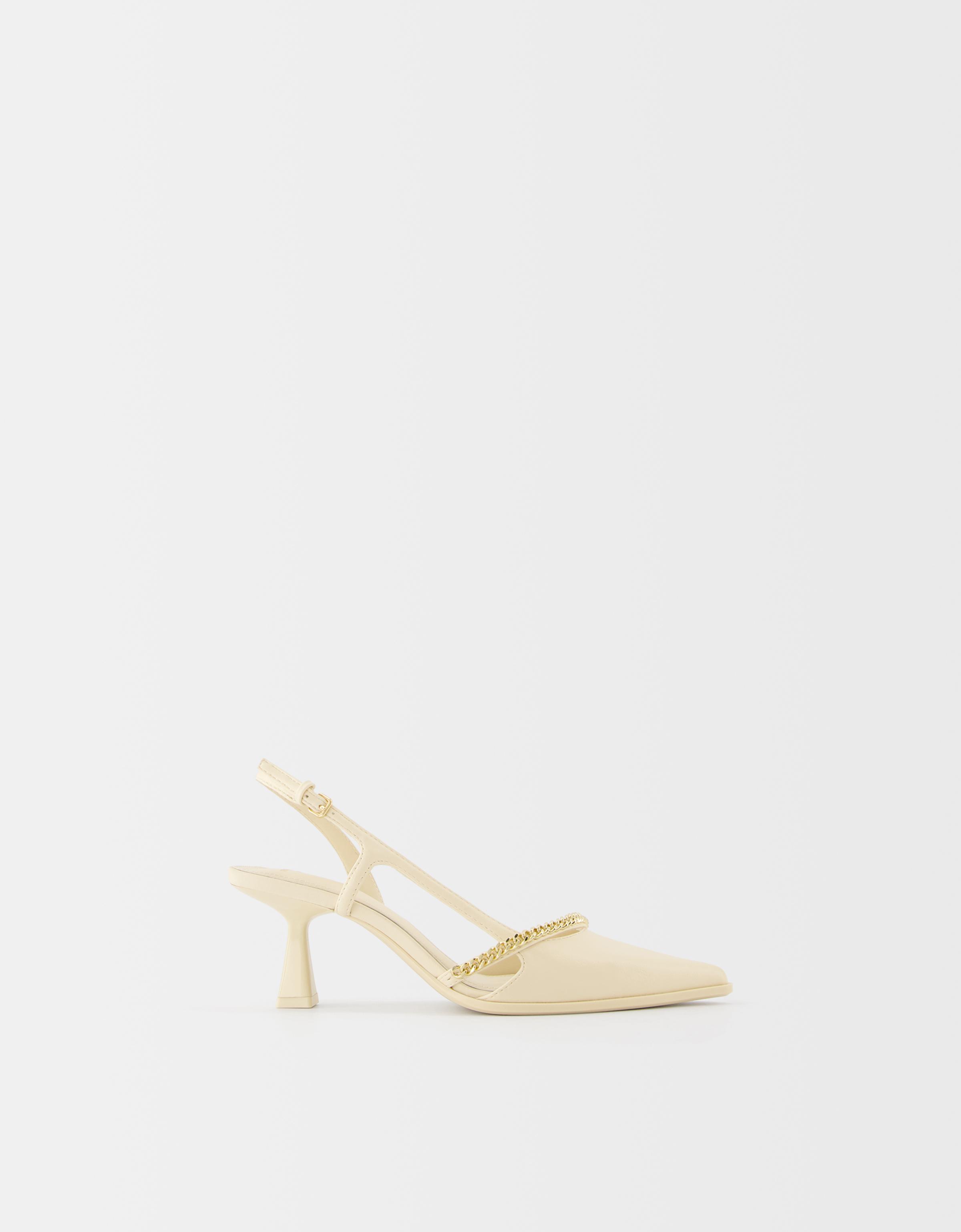 Kitten-heel shoes with chain detail - Shoes - Women | Bershka