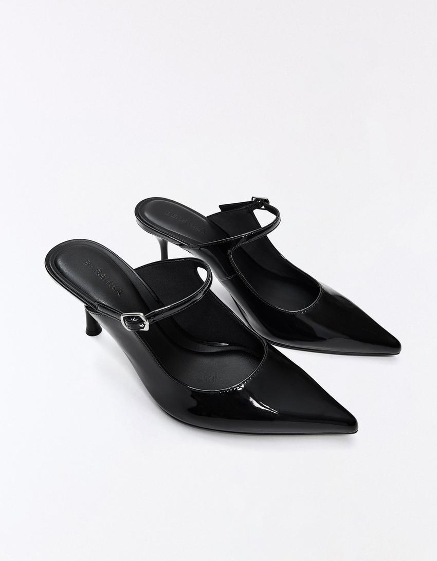 Mules mit Absatz und Schnalle-Schwarz
