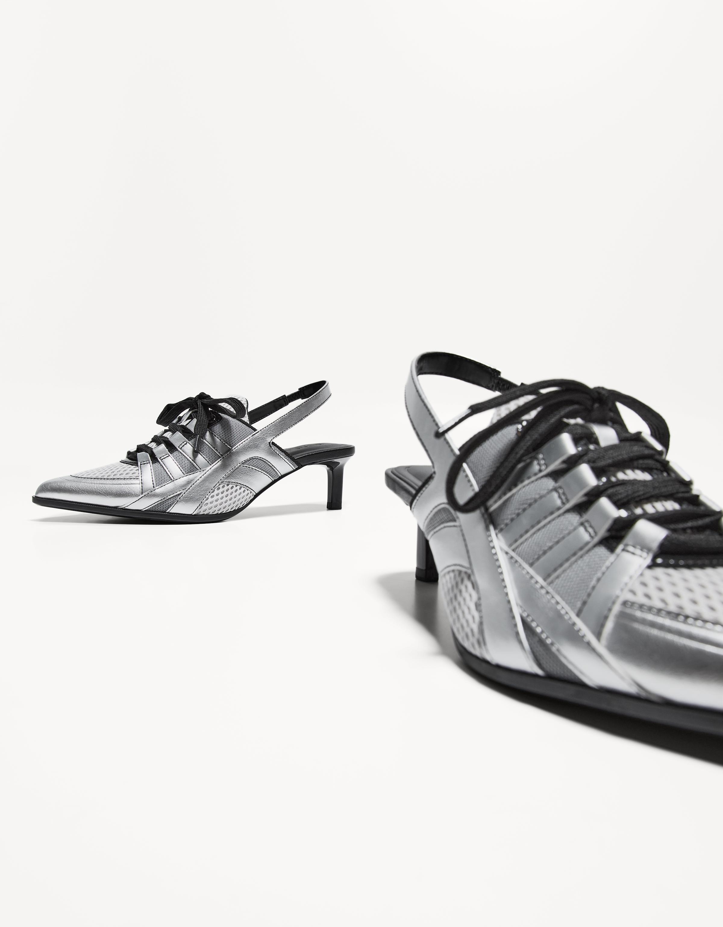 Bershka｜ヒールパンプス サッカーモチーフ スポーツフェミニン 3WAYチャンキーヒールパンプス （パンプス）｜ESPERANZA