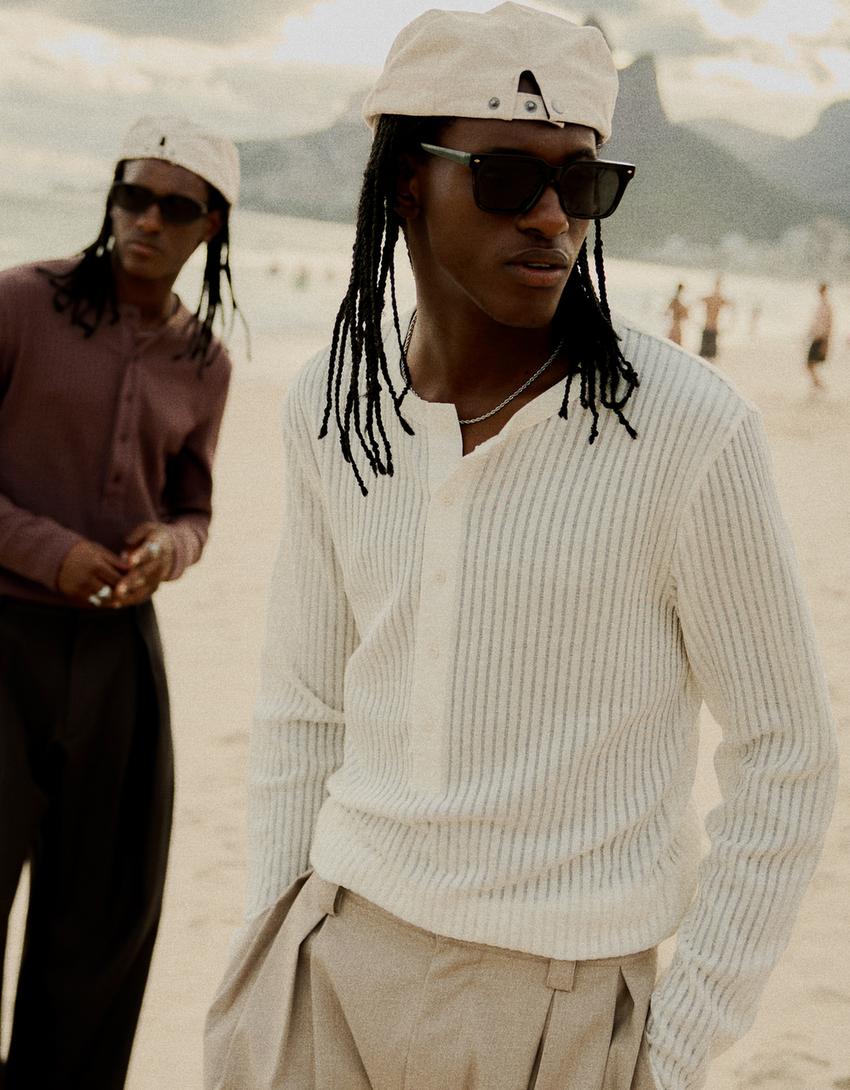 تيشرت بياقة هينلي وأكمام طويلة-كريمي