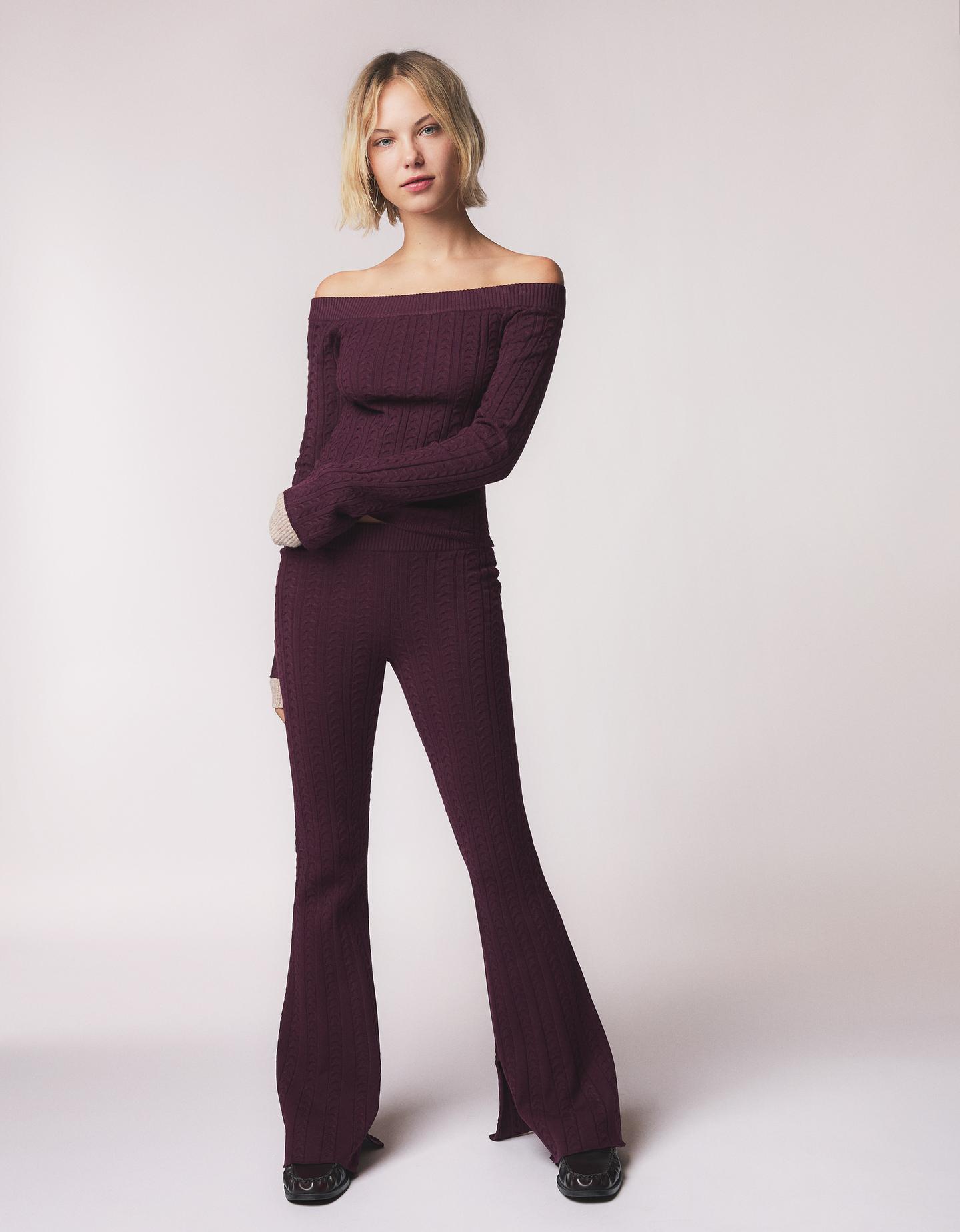 Bershka spodnie o kroju flare z warkoczem bordowy