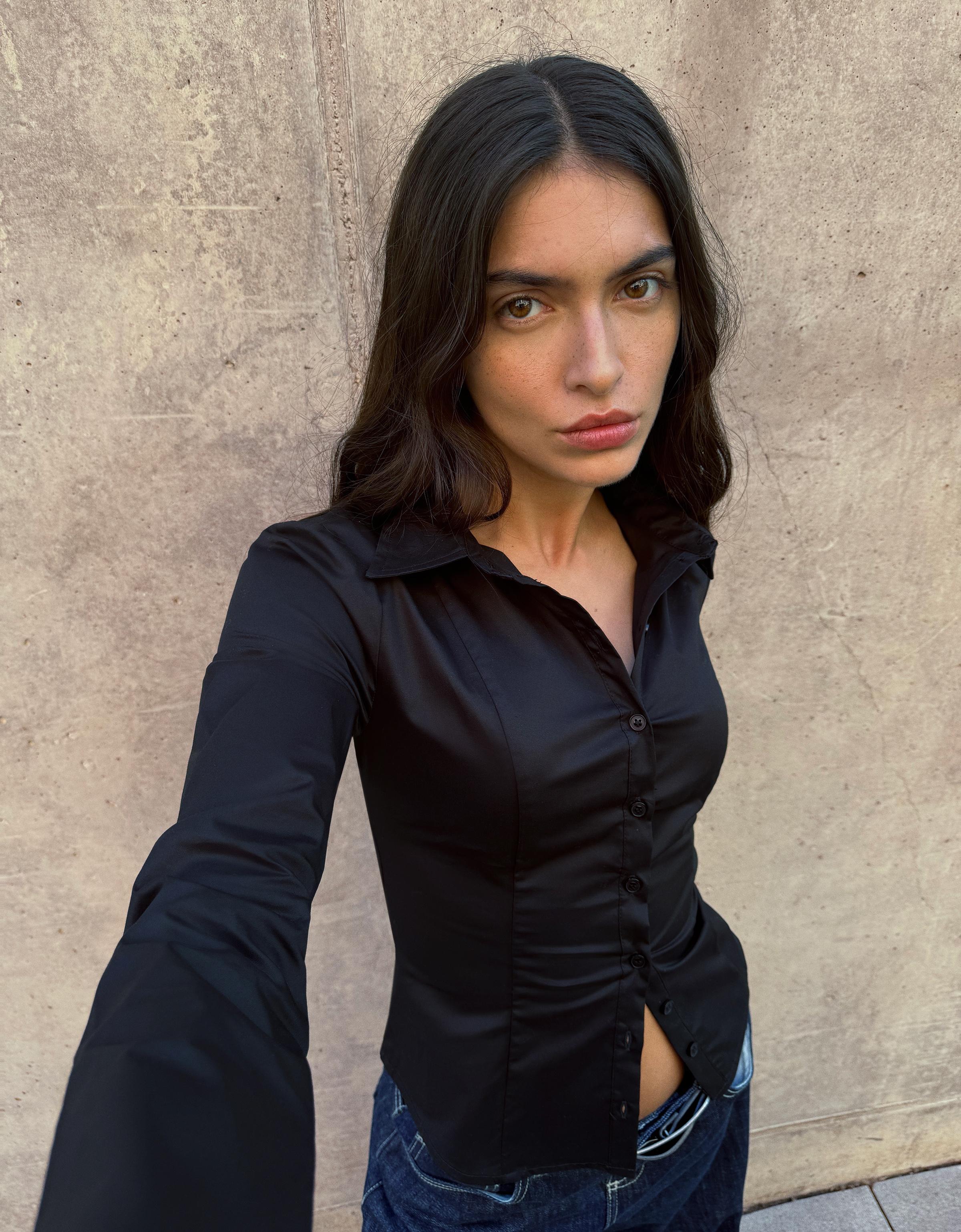 Bershka Figurbetontes Hemd Mit Ärmeln Im Schlaghosen-Stil Damen S Schwarz