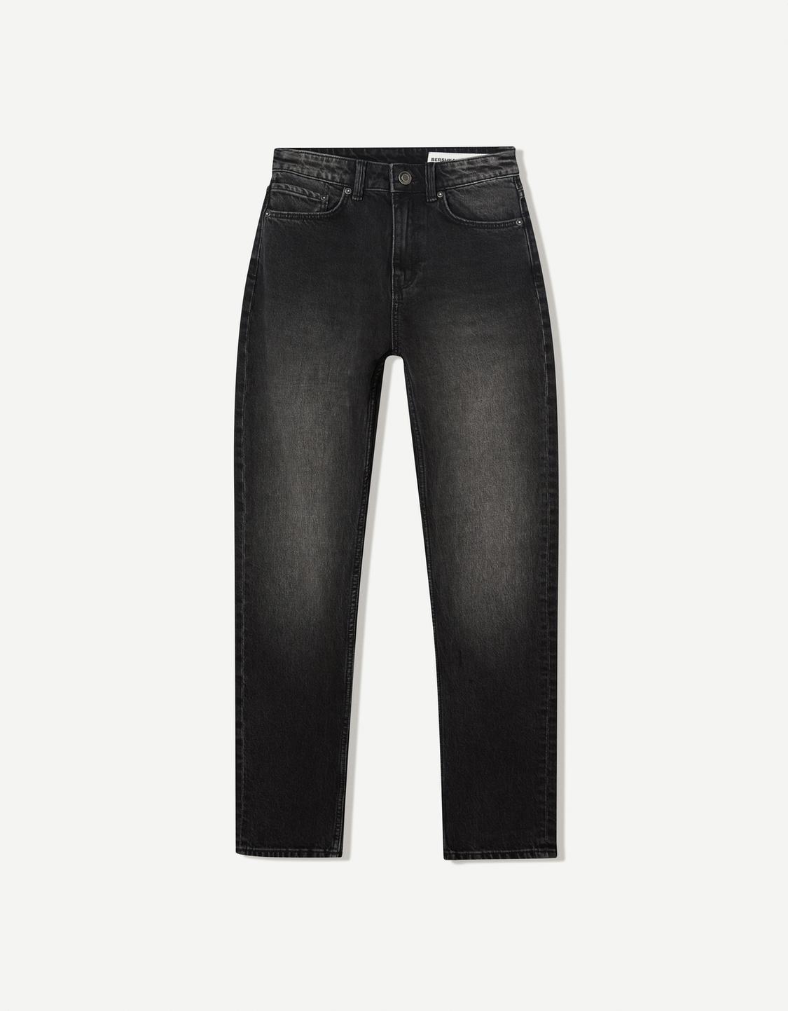 High-waist comfort mom jeans