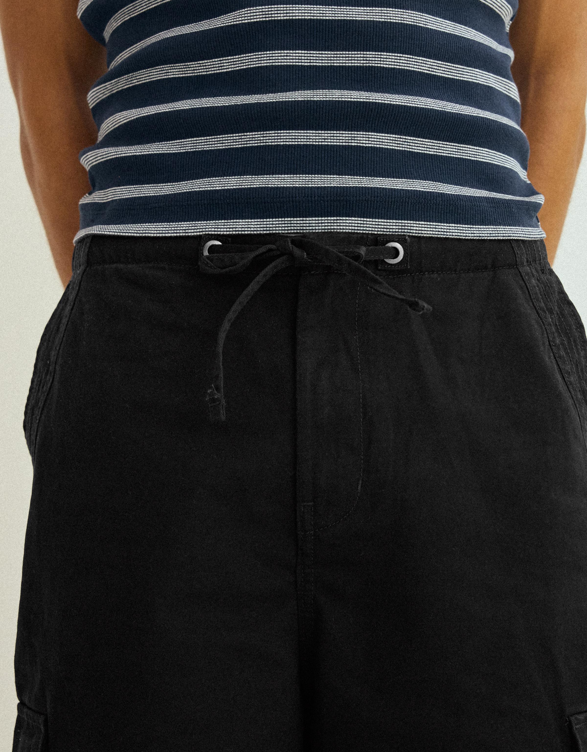 Wide-leg cargo Bermuda shorts — Black