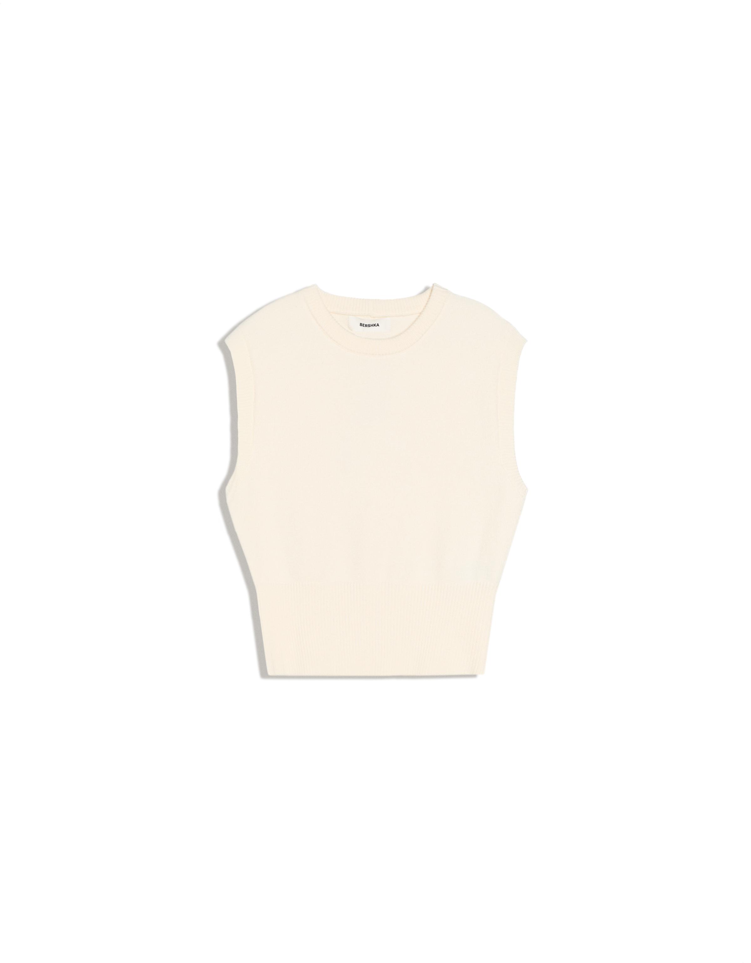 Round neck knit vest — Cream
