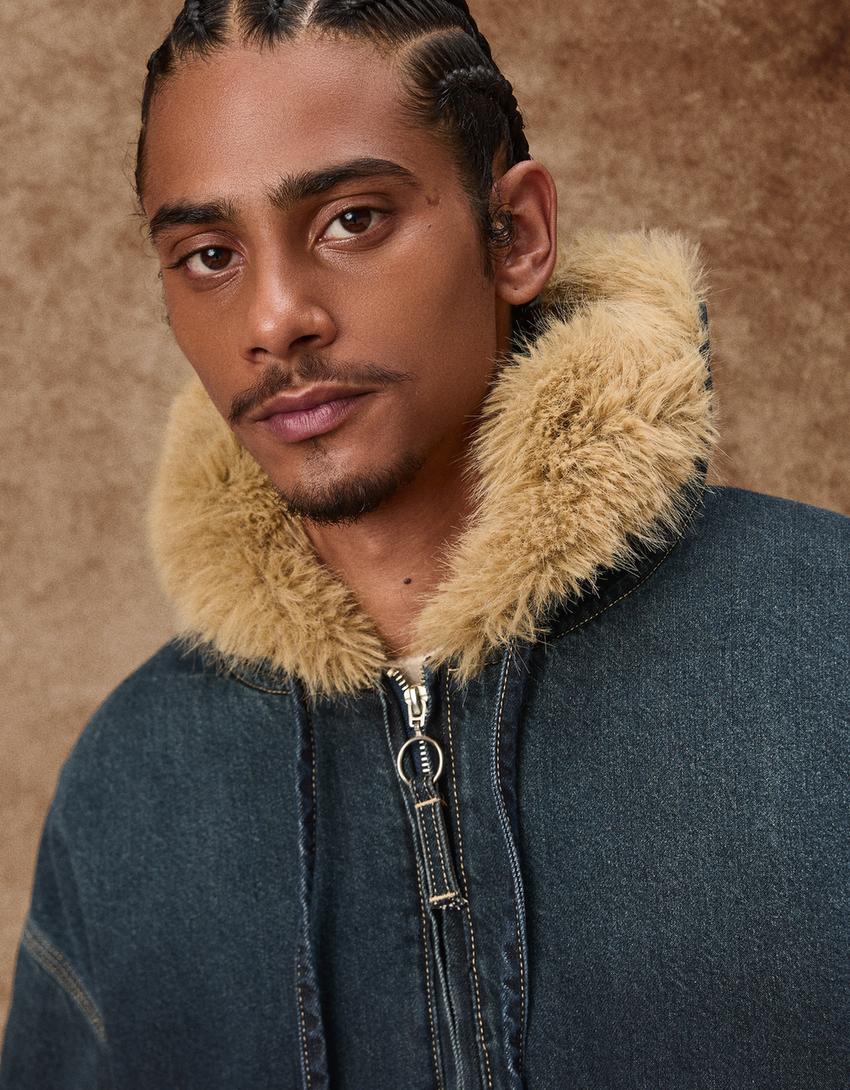 Denim jacket with a faux fur collar-Navy