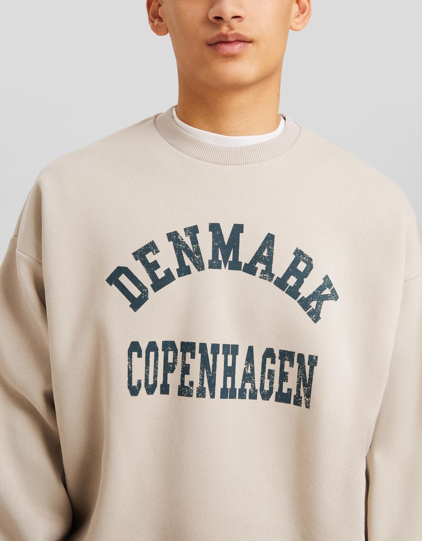 Sudadera cropped print varsity-Beige-2