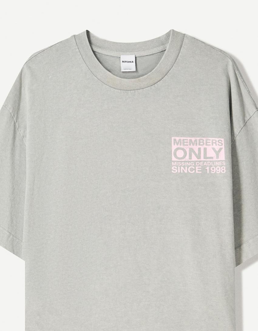 تيشرت بأكمام قصيرة وطبعة-رمادي داكن