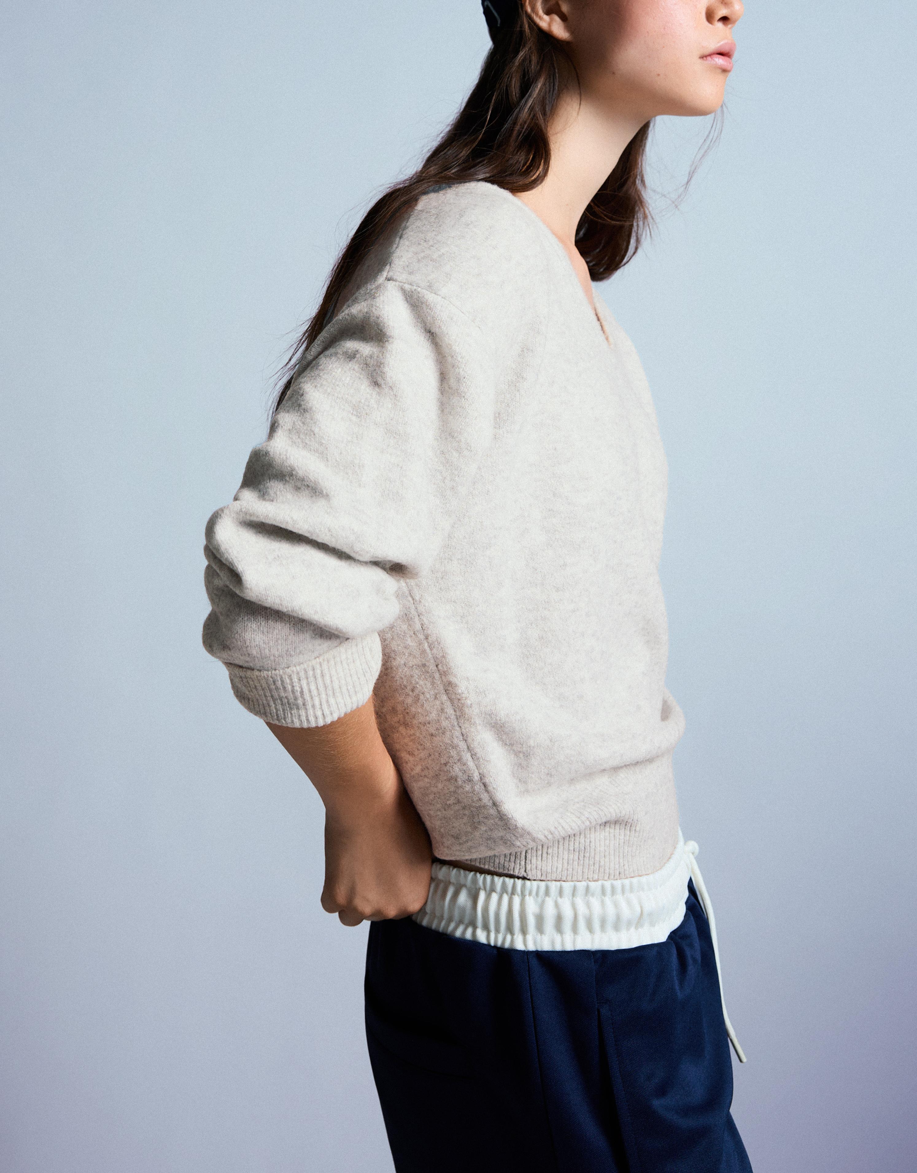 Oversize V-neck soft touch sweater — Grey