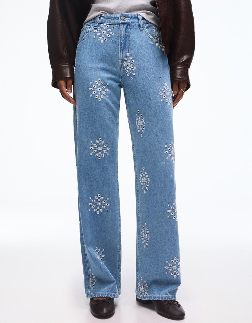 جينز مطرز بساق مستقيمة عريضة وخصر متوسط-أزرق فاتح