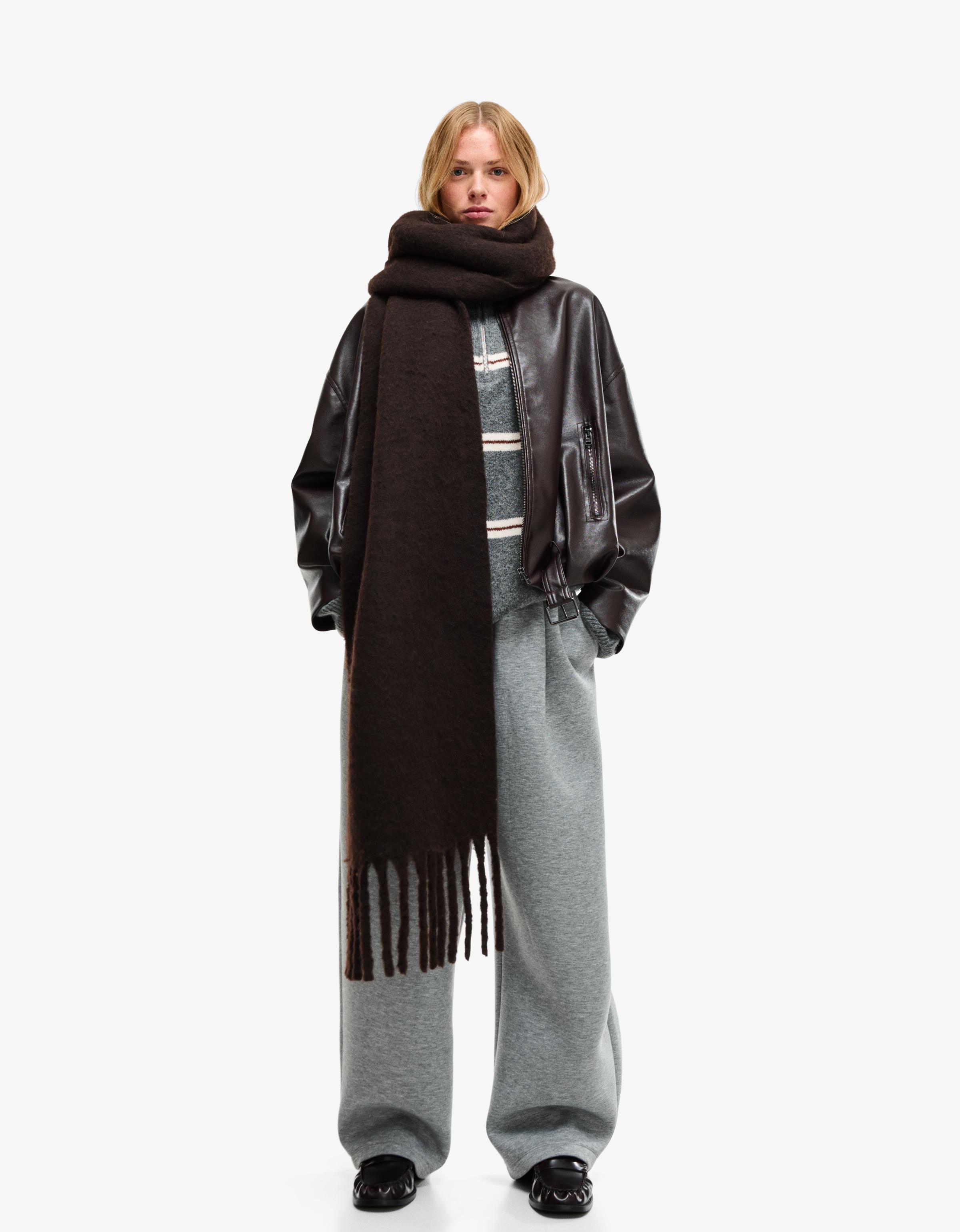 Solid-coloured scarf — Brown