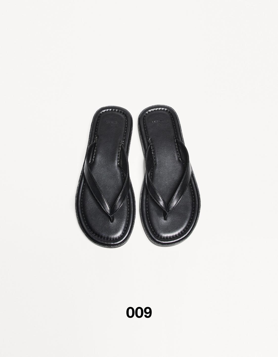 Strappy flat sandals