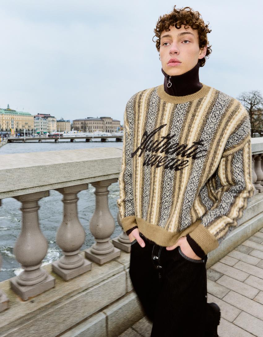 Pullover mit Print-Braun