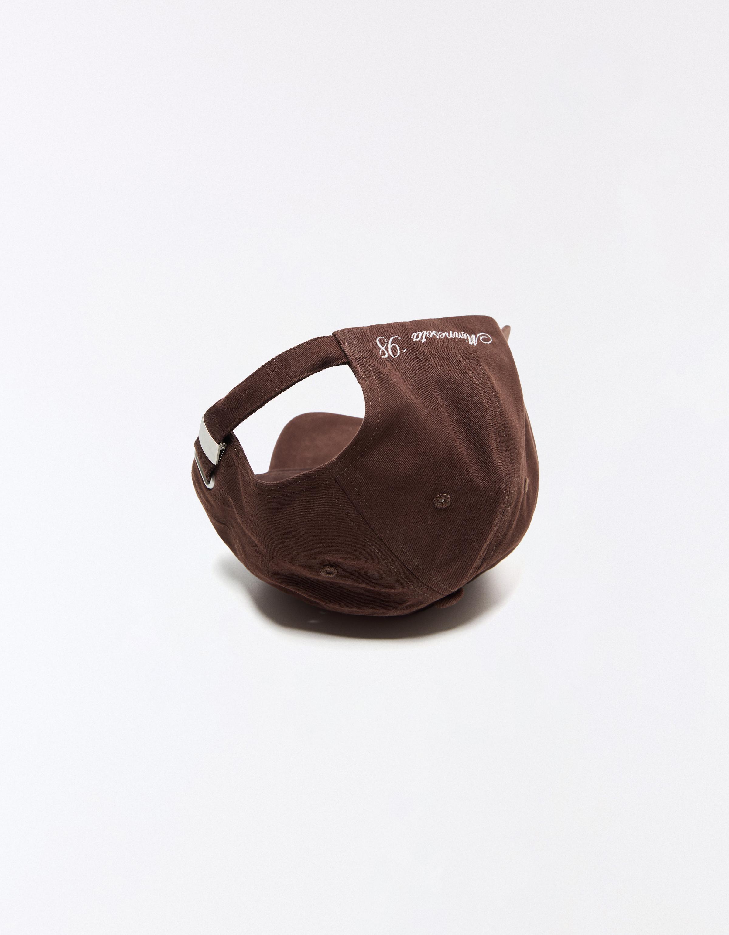 Embroidered cap — Brown