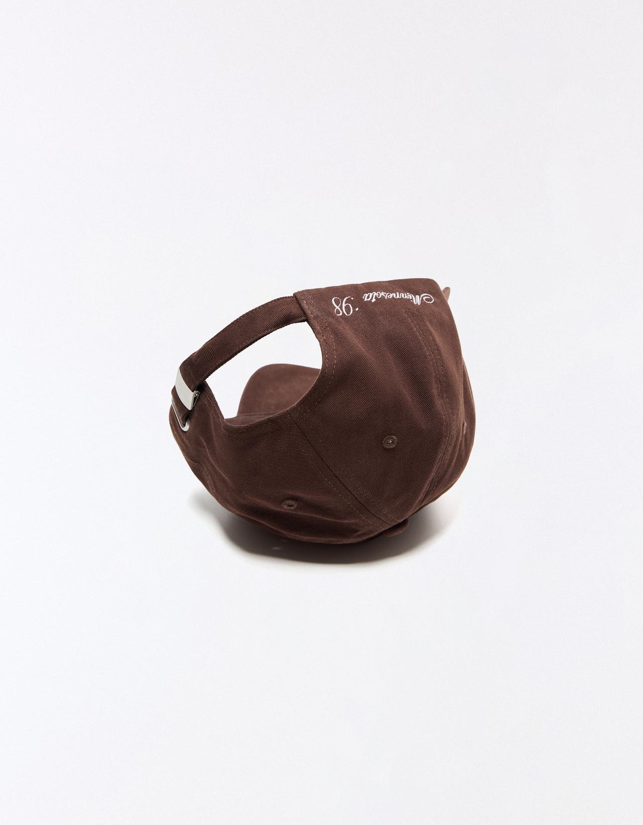 Embroidered cap — Brown