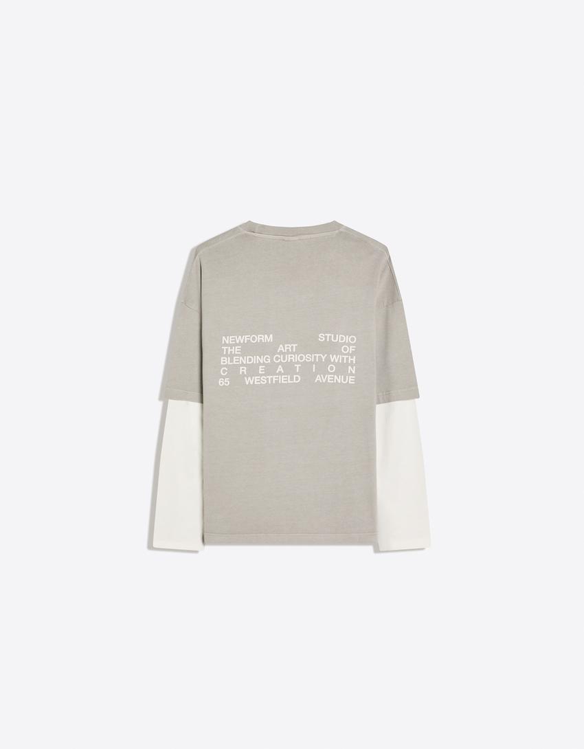 T-Shirt mit doppeltem Ärmel und Print-Steinfarbe