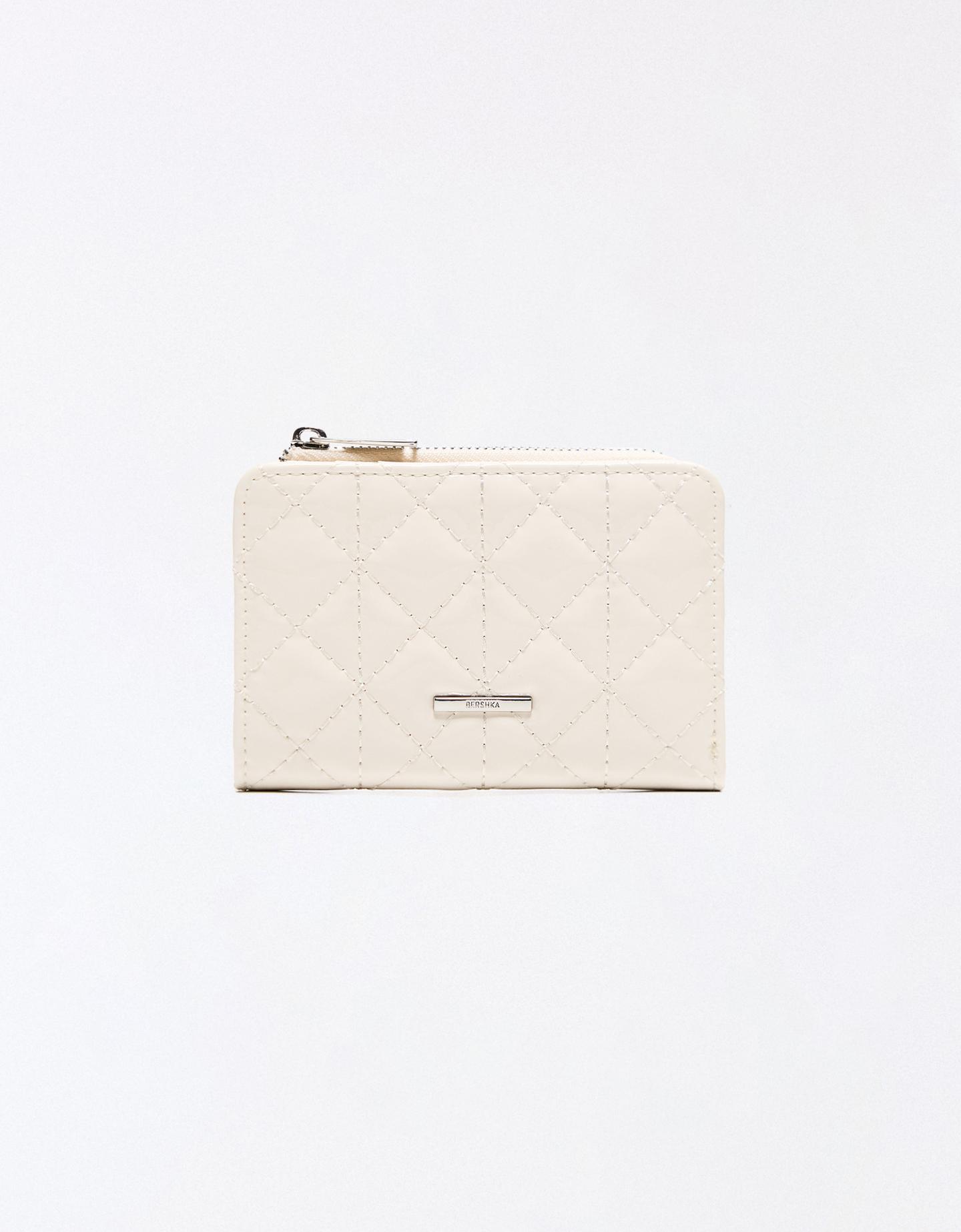 Bershka portmonetka z efektem lakierowanej skóry kremowy