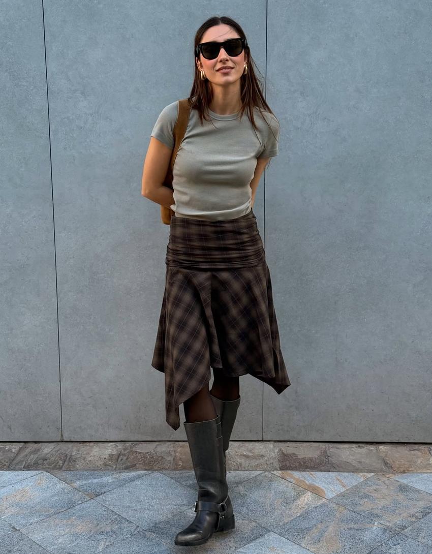 T-shirt manga curta básica nervuras-Caqui