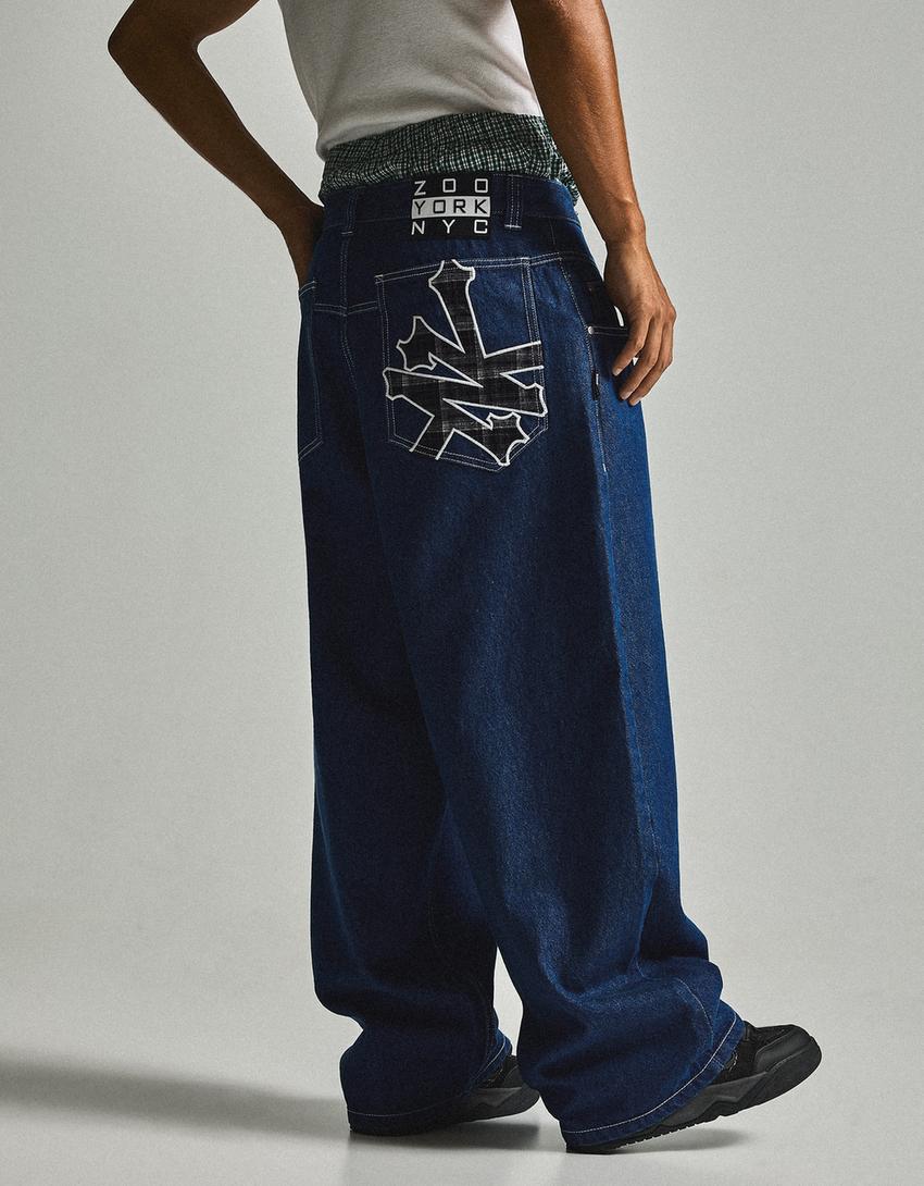 Джинсы с нашивкой ZOO YORK X BERSHKA-Морской