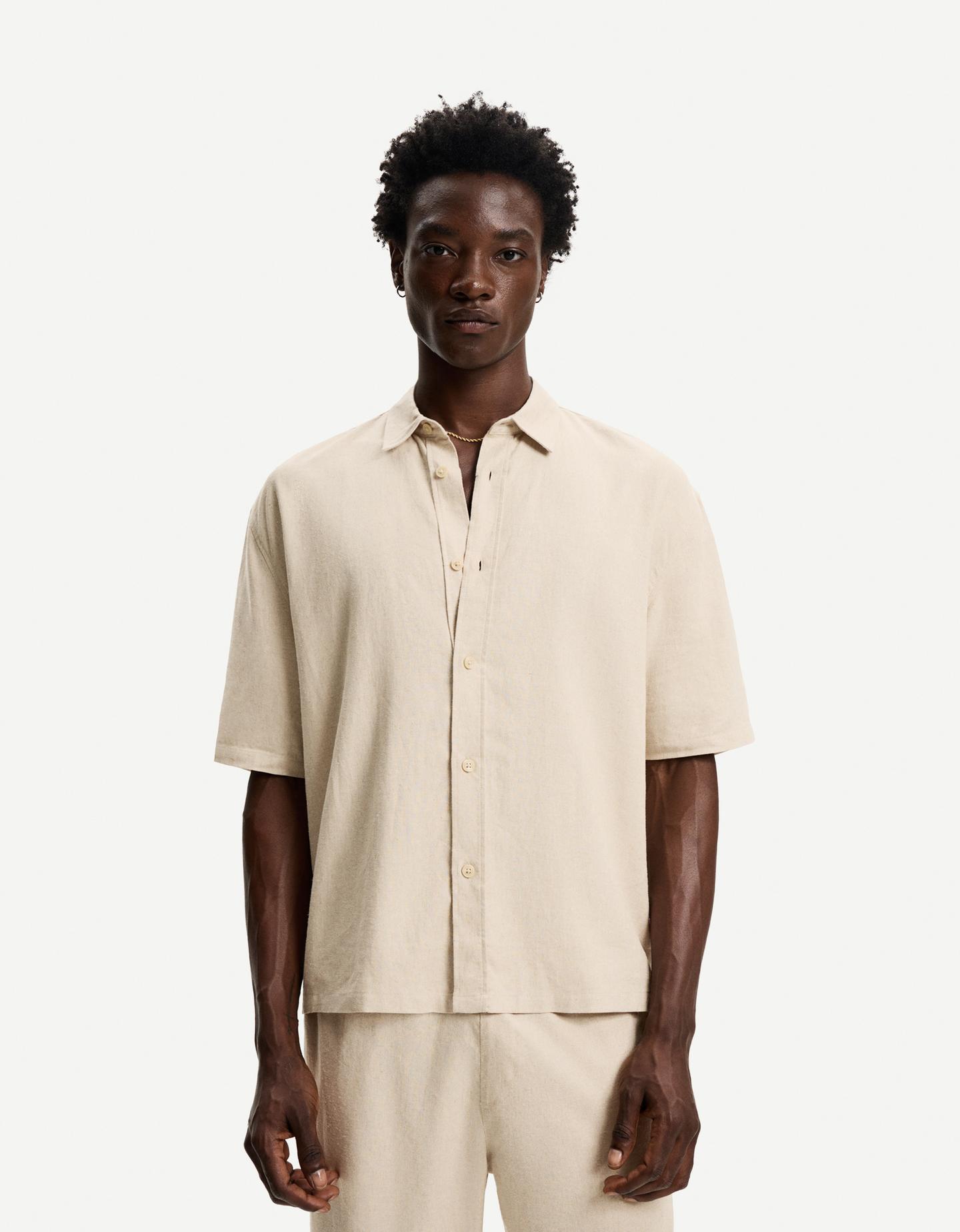 Bershka koszula z mieszanku lnu z krótkim rękawem piaskowy