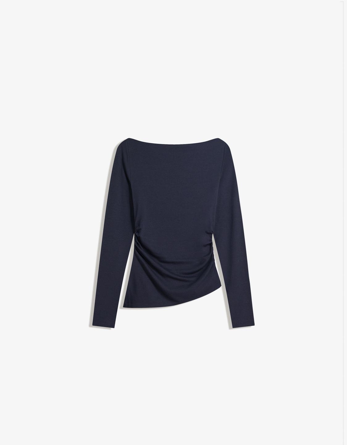 Long sleeve asymmetric T-shirt