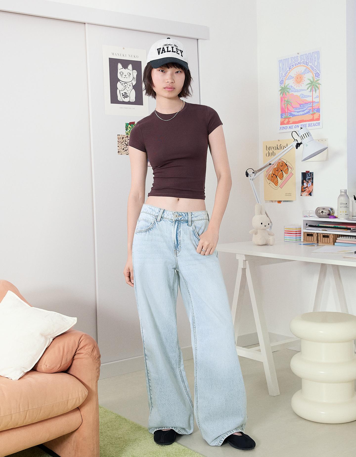 Bershka jeansy o kroju wide leg jasnoniebieski