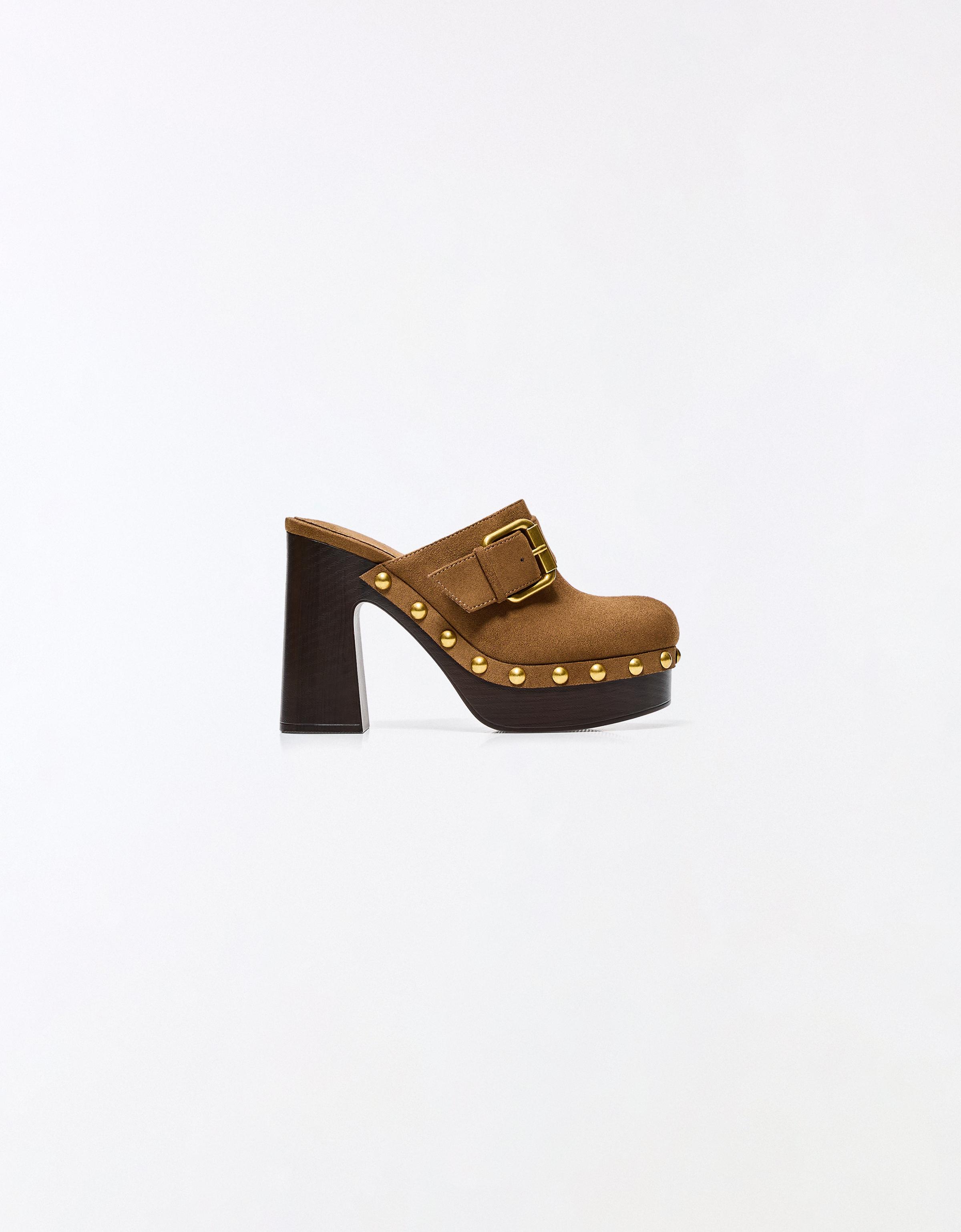 Buckle clogs