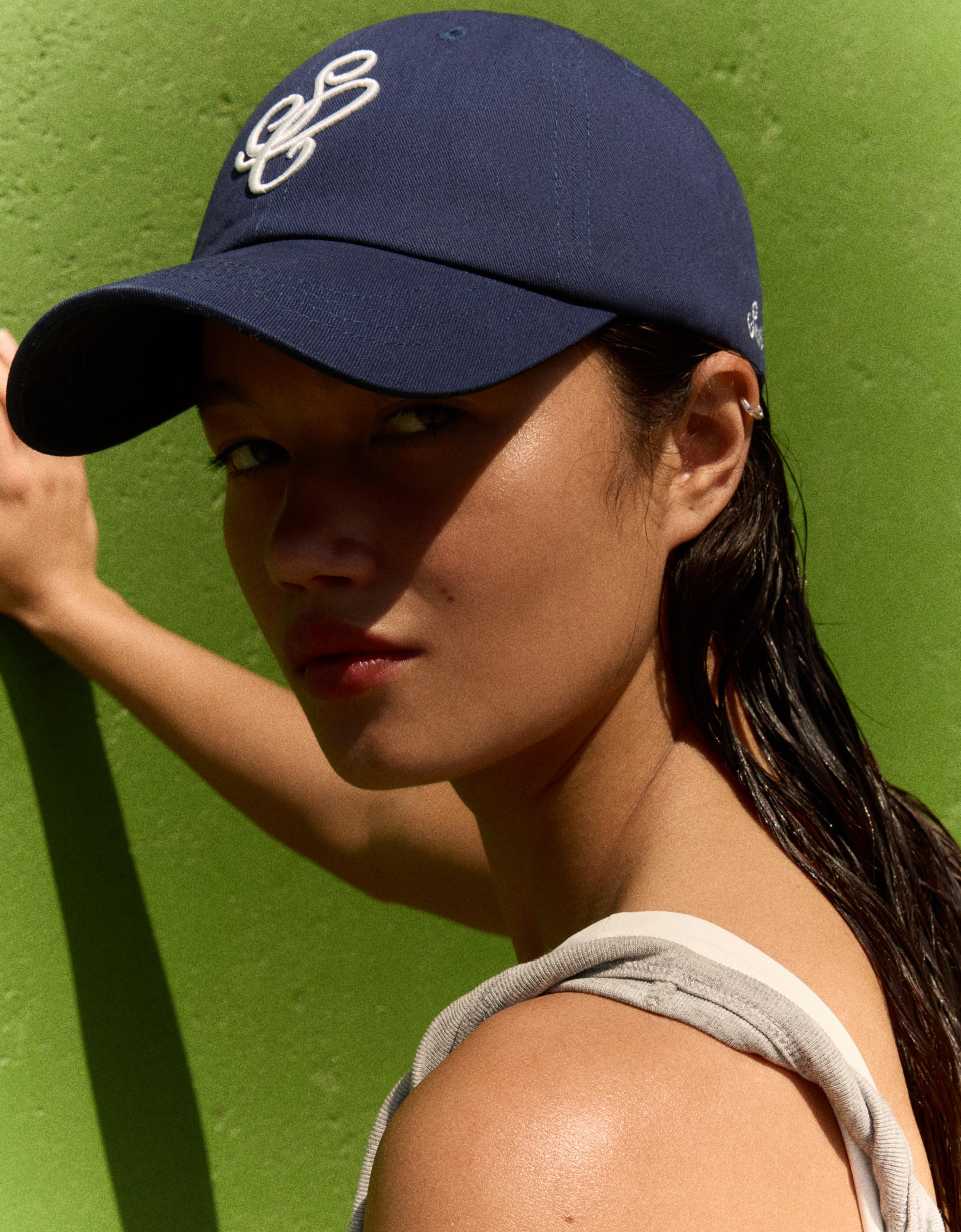 Embroidered cap — Navy