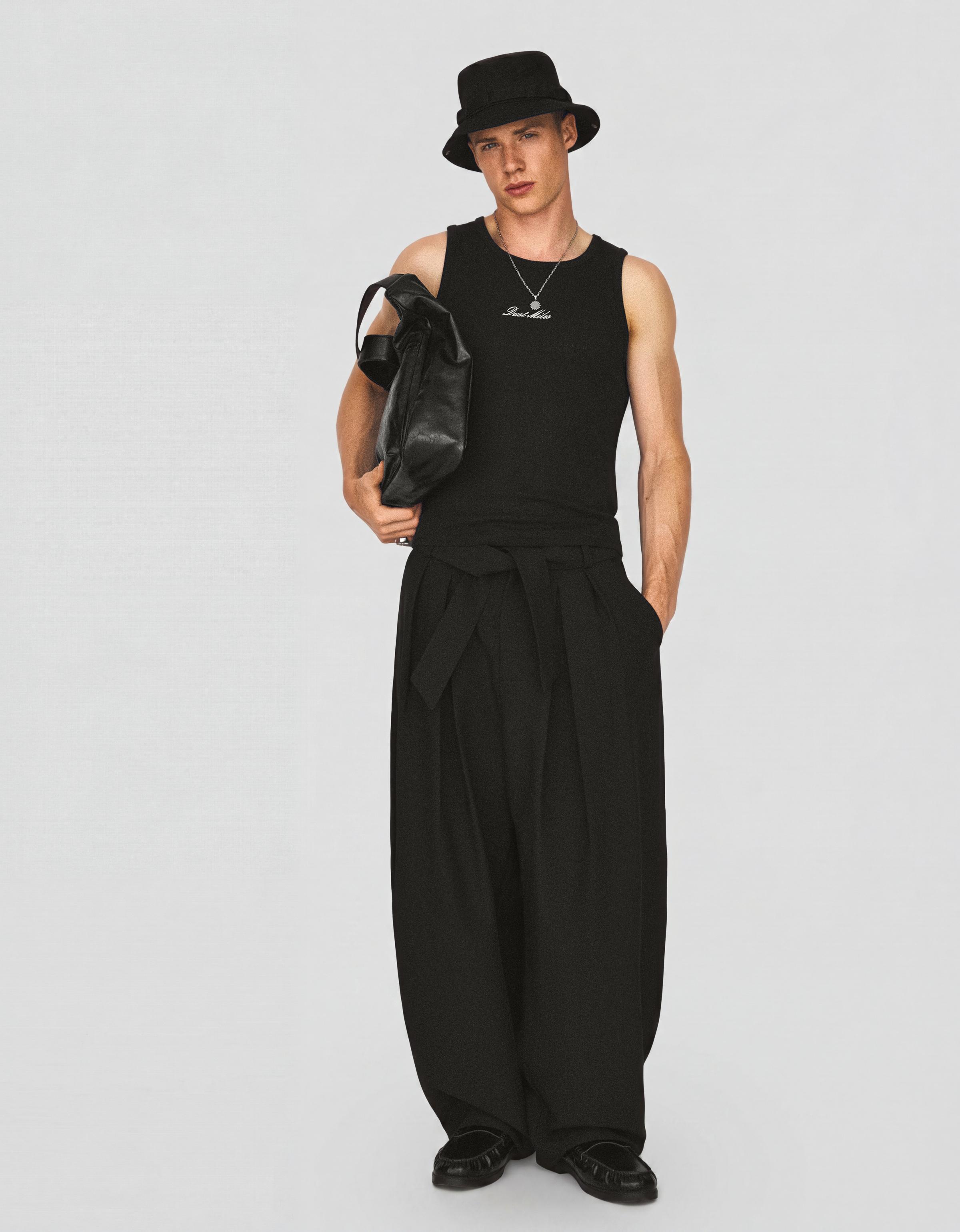Barrel-leg trousers with darts and belt — Black
