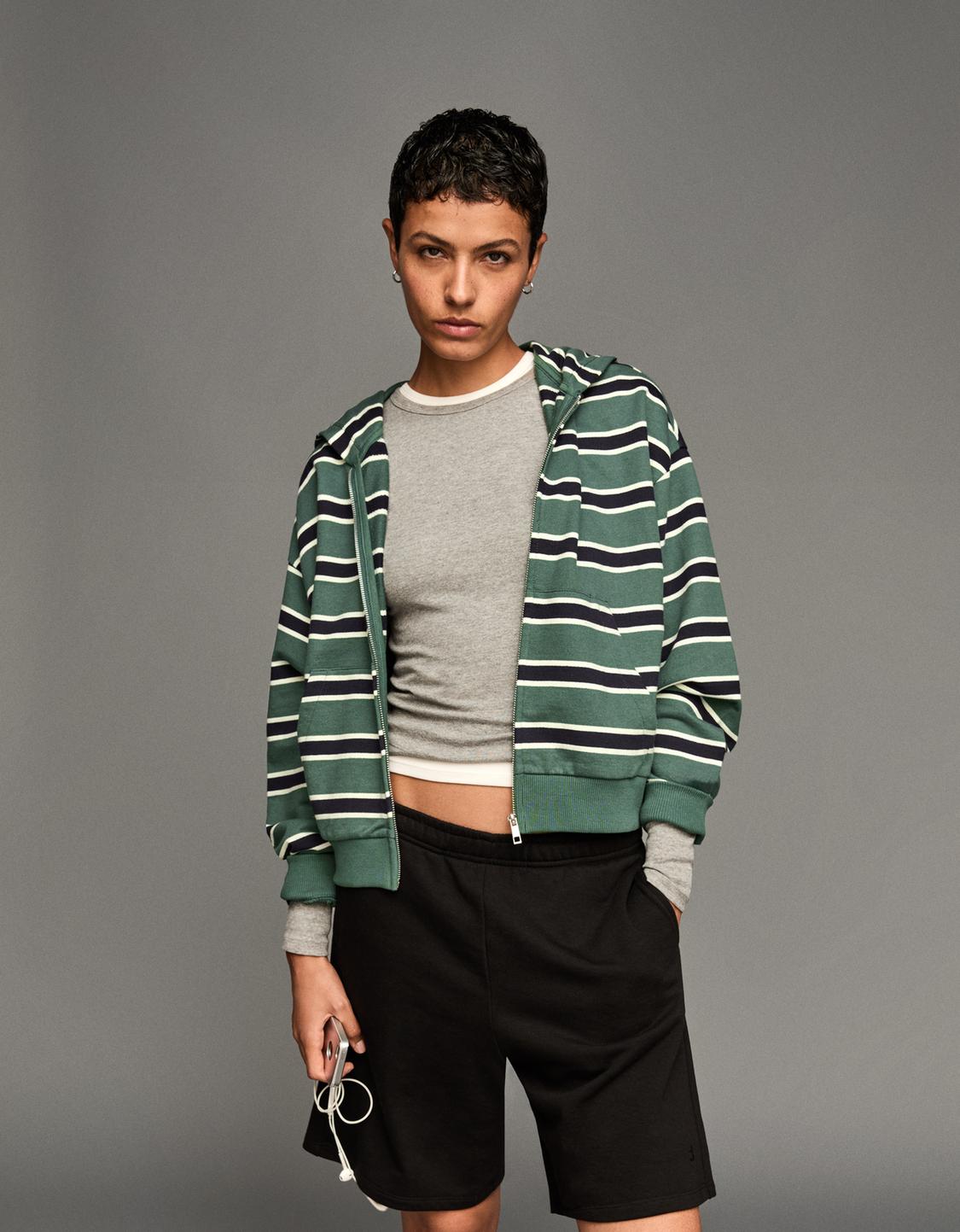 Bershka Sweat à capuche - green/vert Bershka Sweat à capuche - green/vert