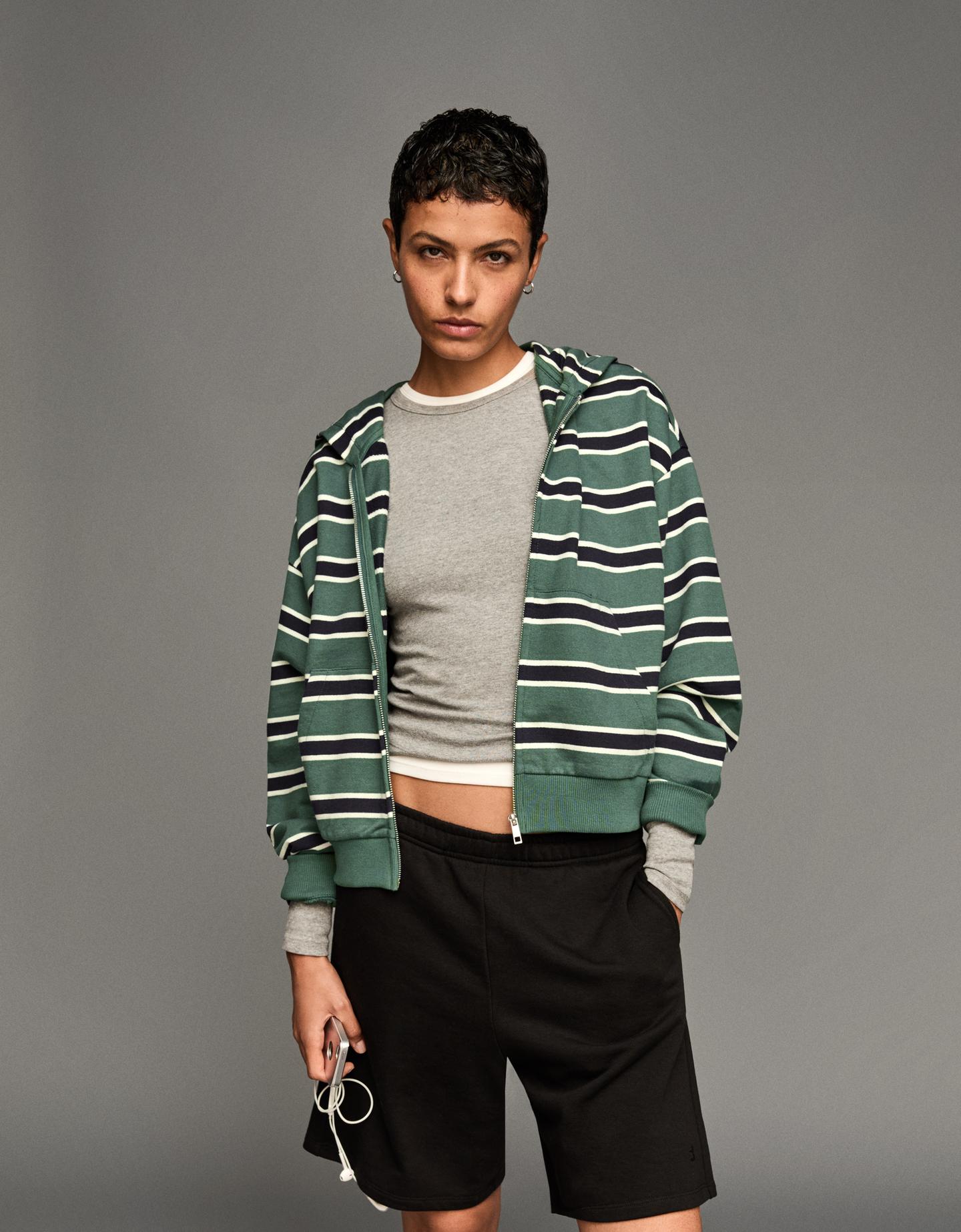 Bershka bluza w paski z kapturem i suwakiem zielony