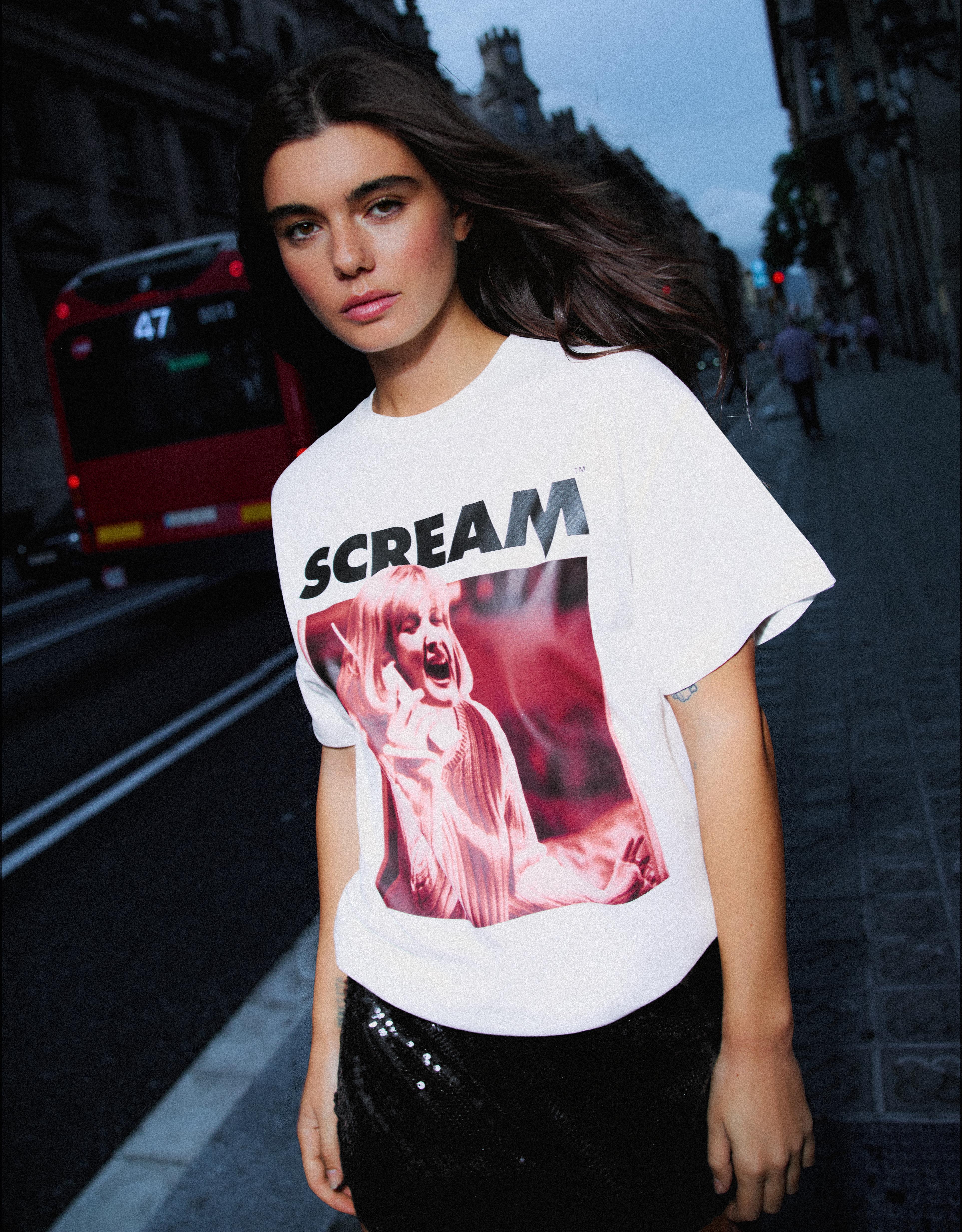 Bershka Koszulka Z Krótkim Rękawem I Nadrukiem Scream Kobieta Biały Złamany