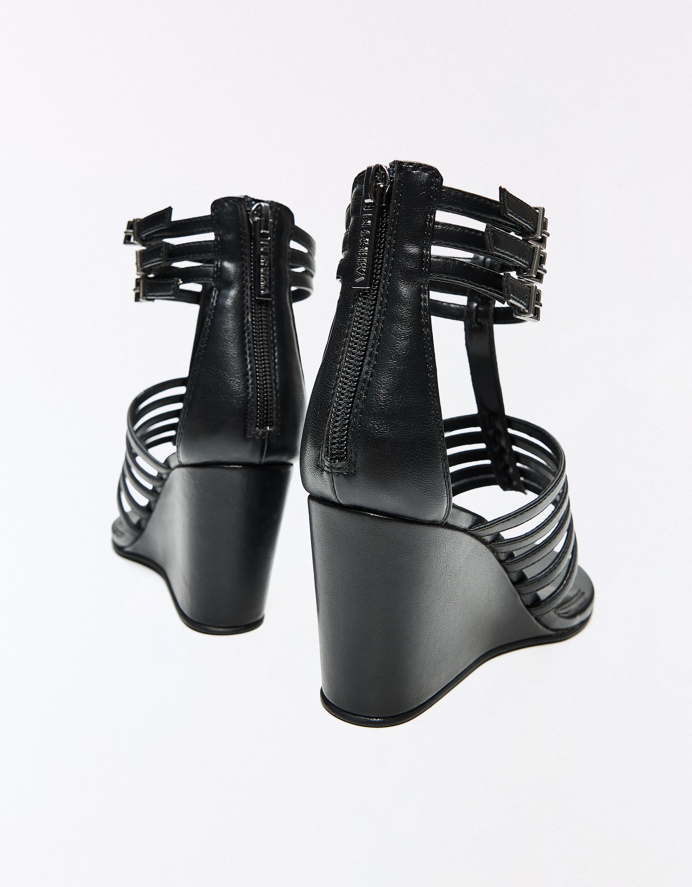 MULTI-STRAP WEDGE SANDALS — BLACK