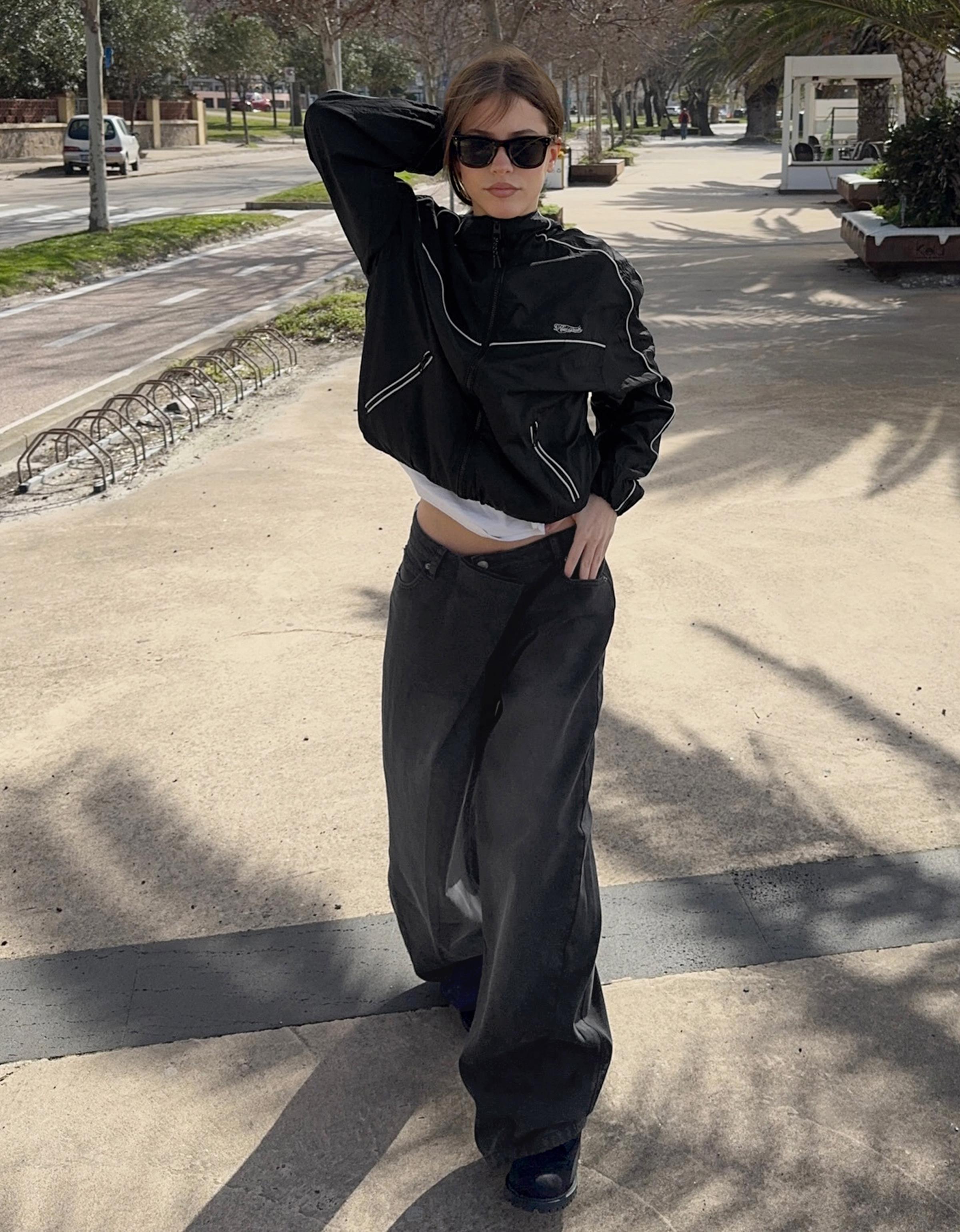 Barrel-leg trousers