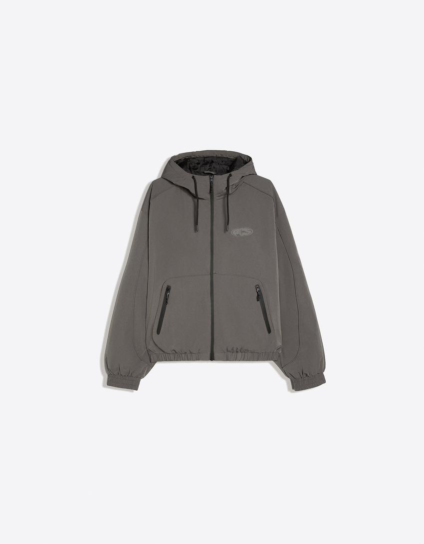 Cazadora técnica capucha-Gris